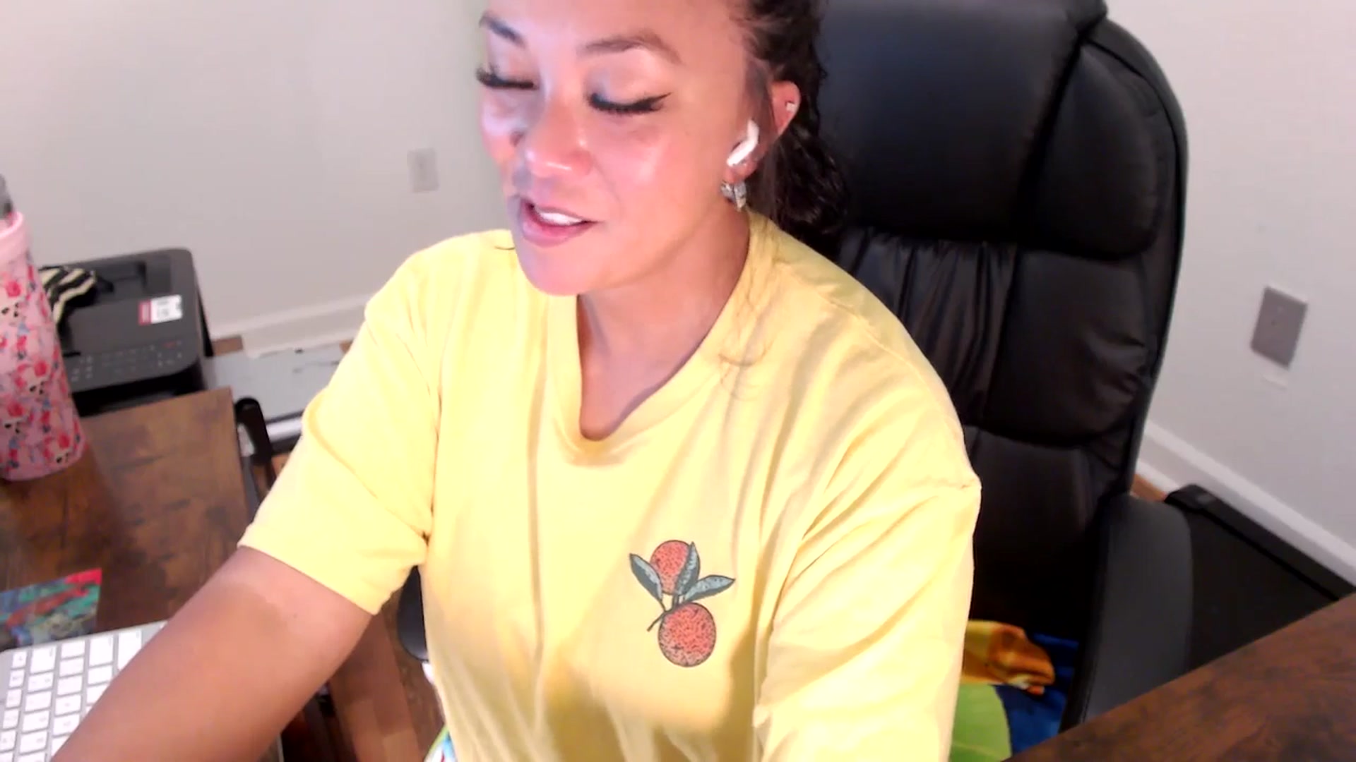 Gallery image thumbnail from MickaylaStar's myfreecams stream on, 07/25/2025, 14:12 image 6 of 20