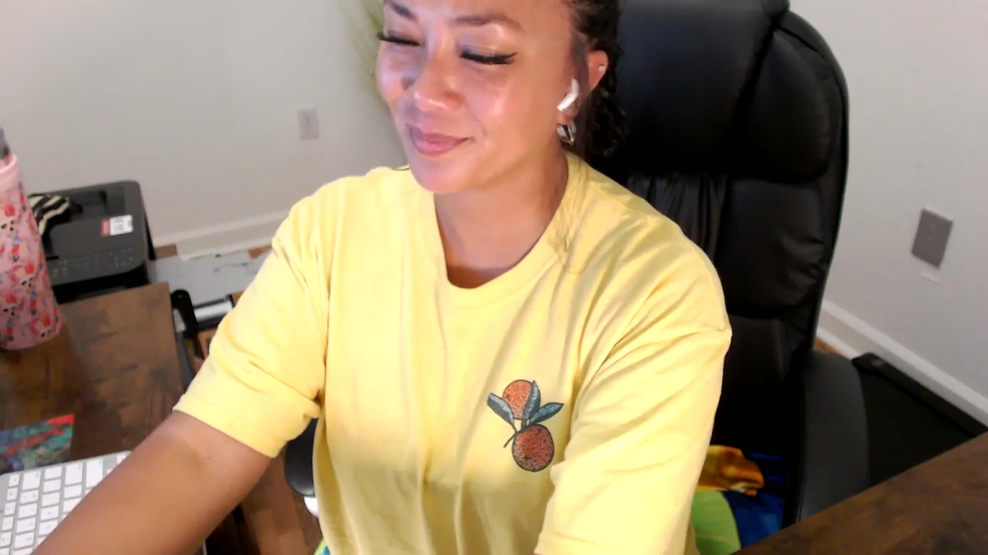 Gallery image thumbnail from MickaylaStar's myfreecams stream on, 07/25/2025, 14:12 image 3 of 20