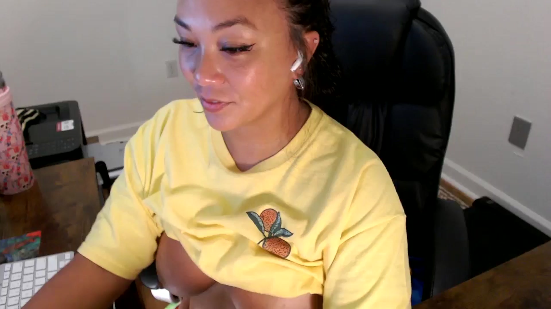 Gallery image thumbnail from MickaylaStar's myfreecams stream on, 07/25/2025, 14:12 image 15 of 20
