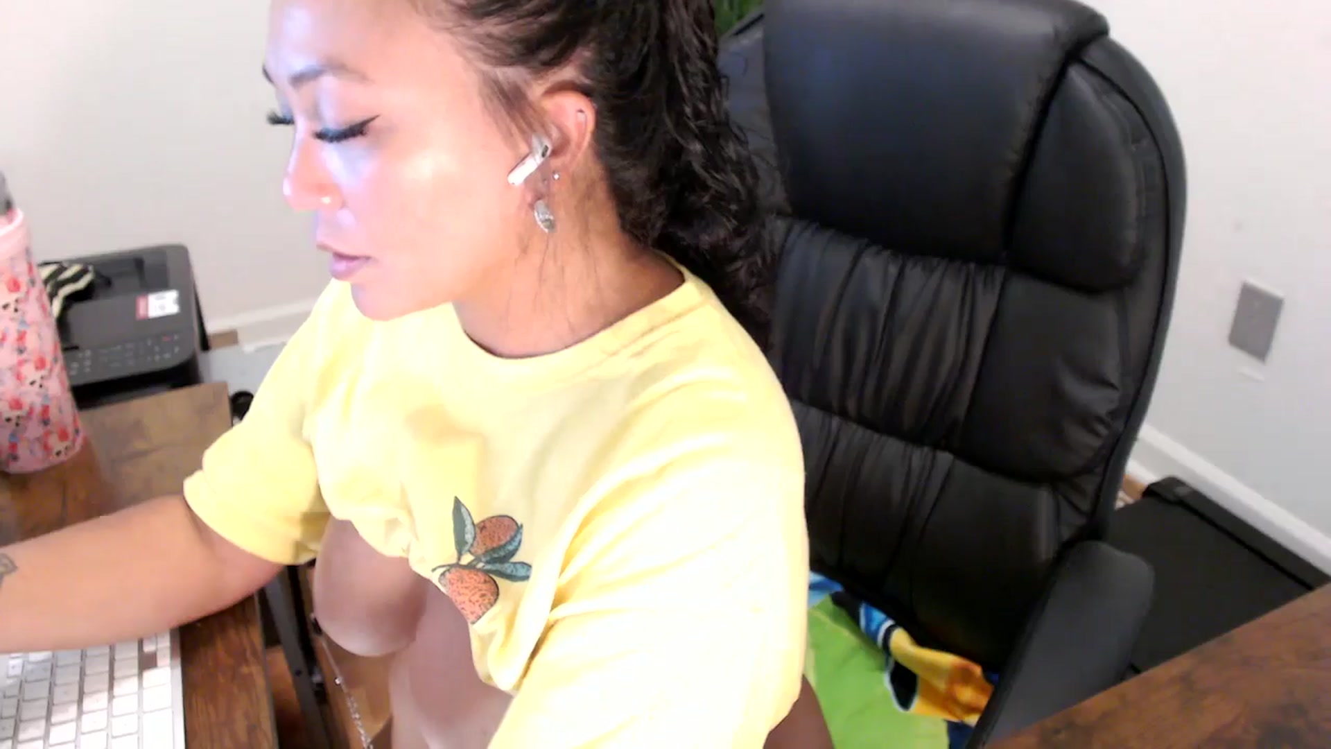 Gallery image thumbnail from MickaylaStar's myfreecams stream on, 07/25/2025, 14:35 image 7 of 20