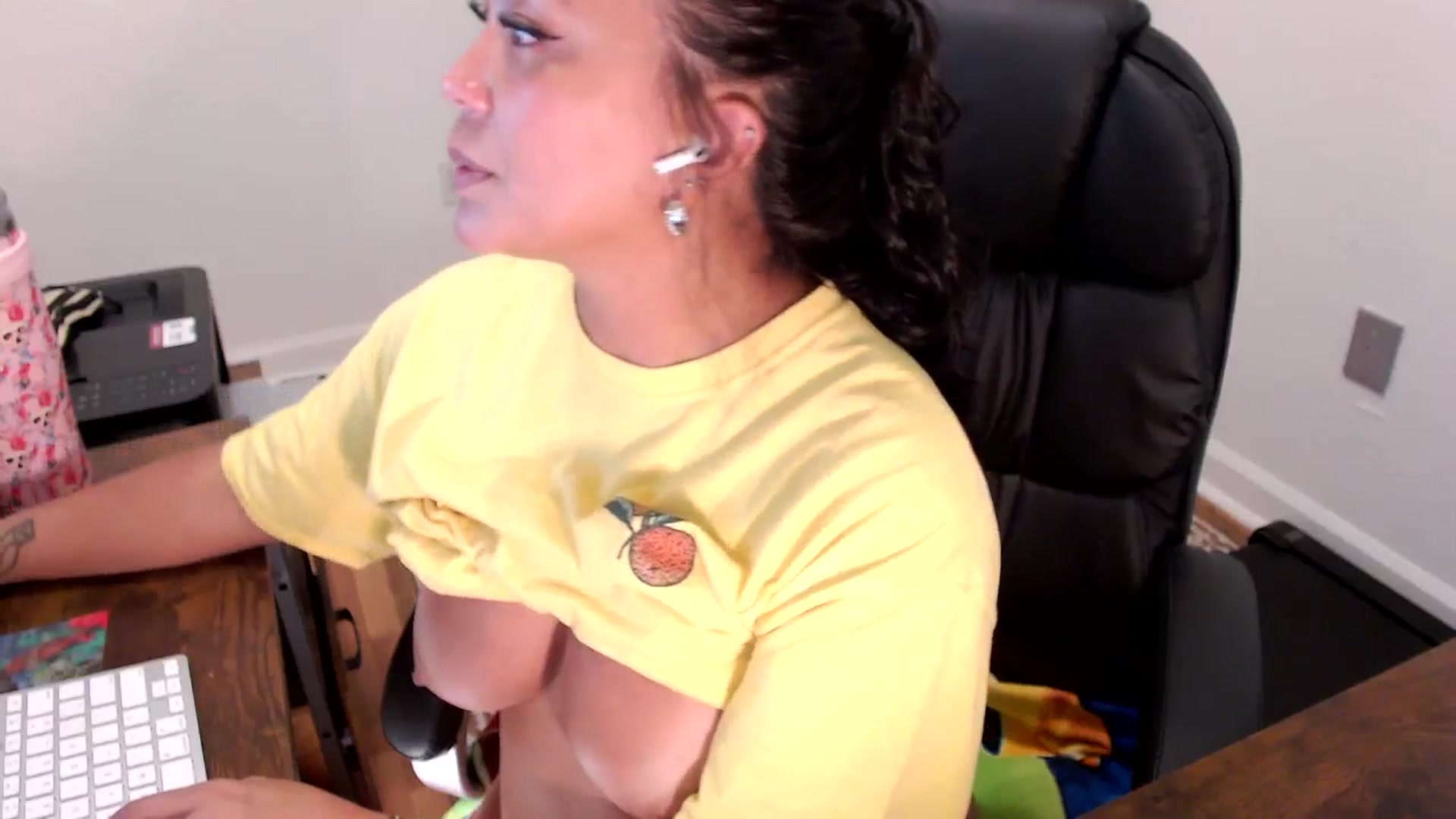 Gallery image thumbnail from MickaylaStar's myfreecams stream on, 07/25/2025, 14:51 image 15 of 20