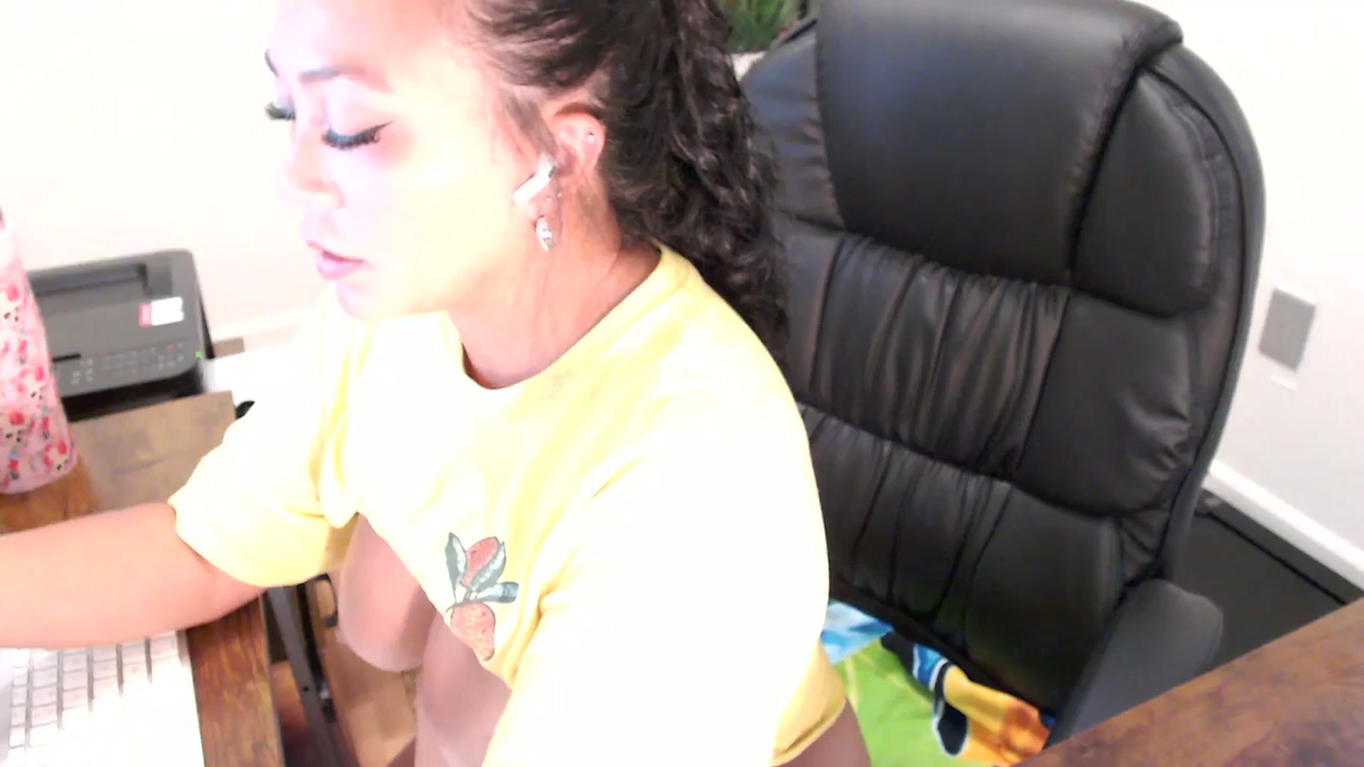 Gallery image thumbnail from MickaylaStar's myfreecams stream on, 07/25/2025, 15:38 image 15 of 20