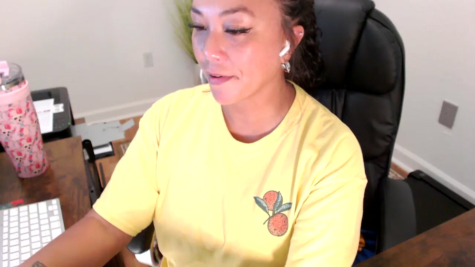 Gallery image thumbnail from MickaylaStar's myfreecams stream on, 07/25/2025, 15:38 image 20 of 20