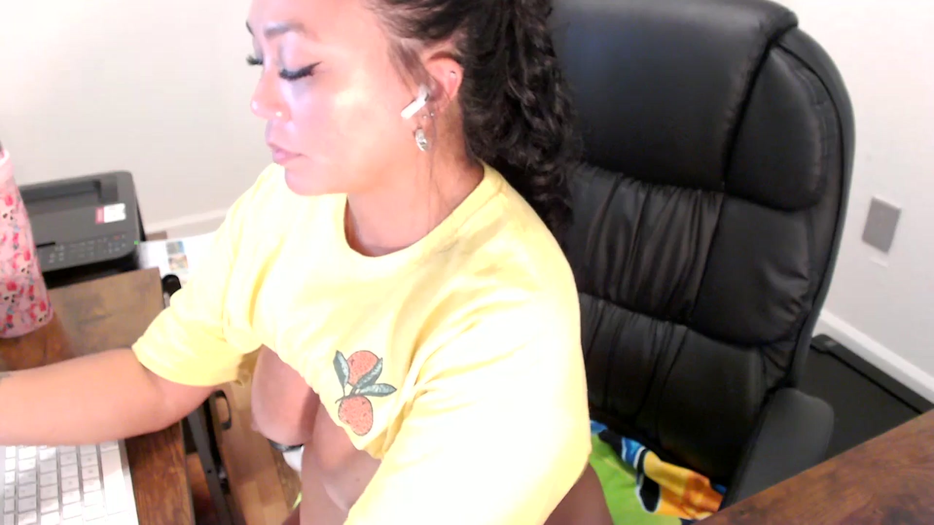 Gallery image thumbnail from MickaylaStar's myfreecams stream on, 07/25/2025, 15:38 image 16 of 20