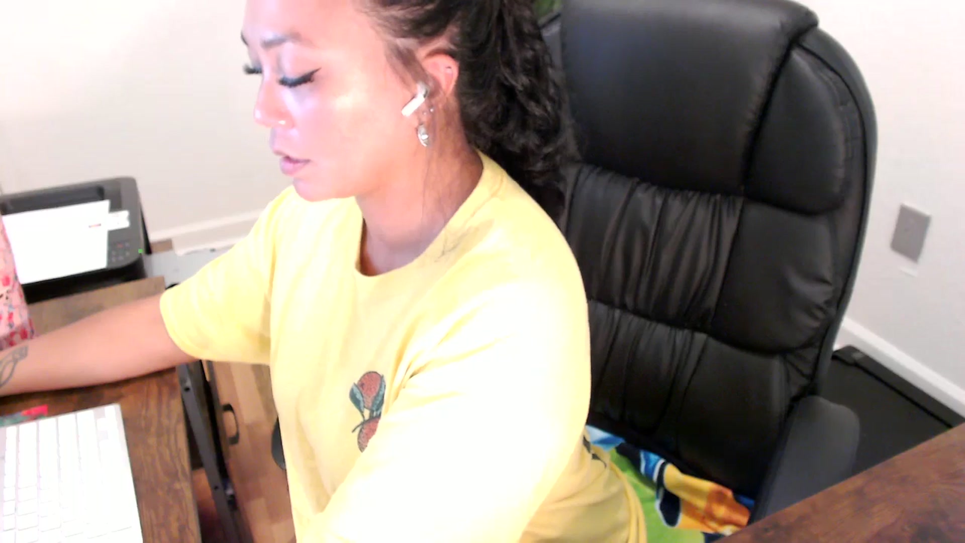 Gallery image thumbnail from MickaylaStar's myfreecams stream on, 07/25/2025, 15:38 image 19 of 20