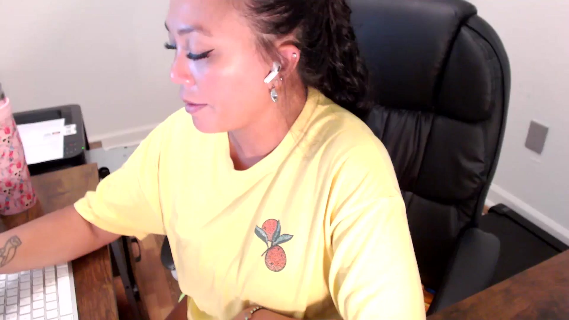 Gallery image thumbnail from MickaylaStar's myfreecams stream on, 07/25/2025, 16:26 image 5 of 20