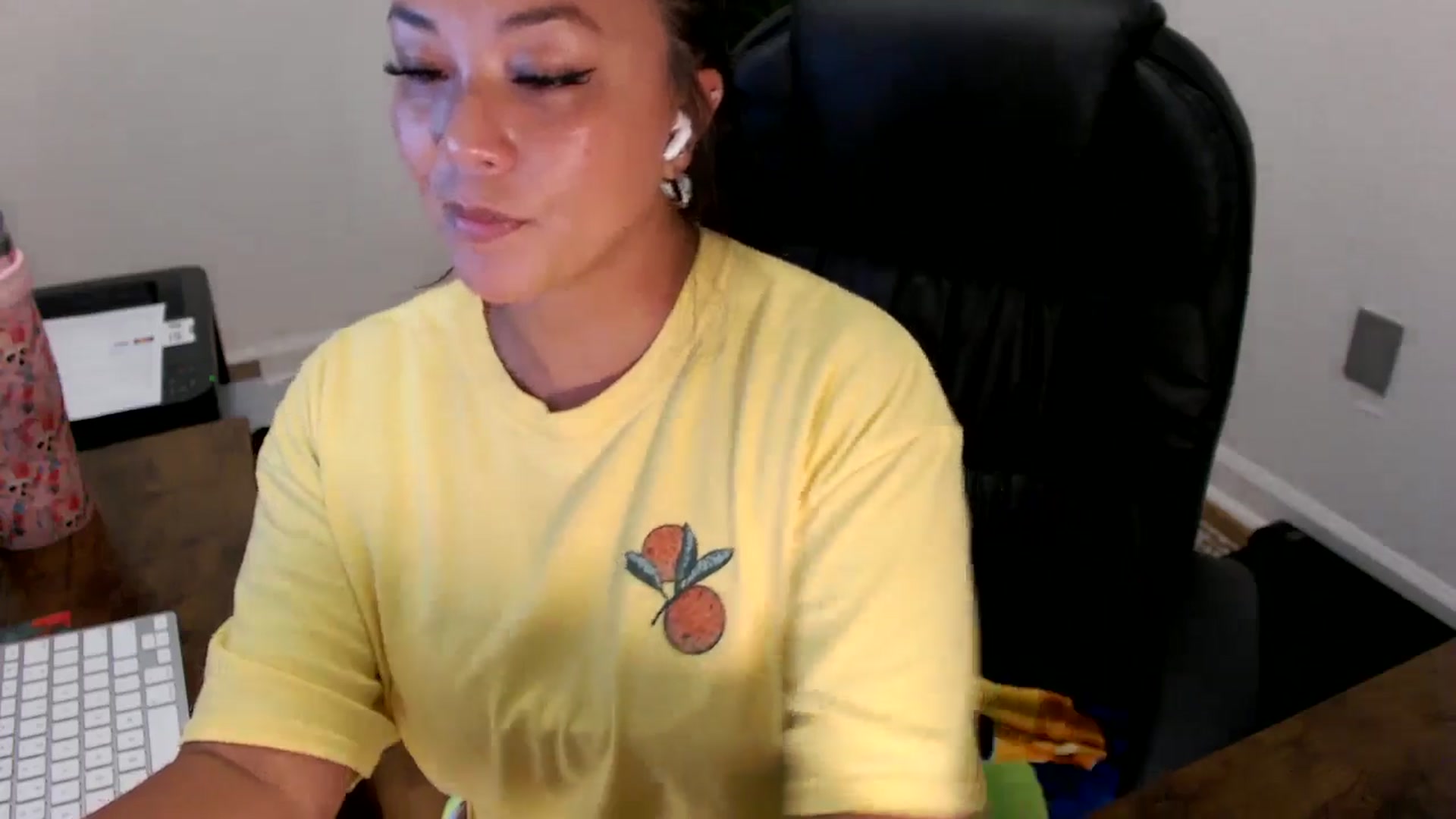 Gallery image thumbnail from MickaylaStar's myfreecams stream on, 07/25/2025, 16:26 image 4 of 20