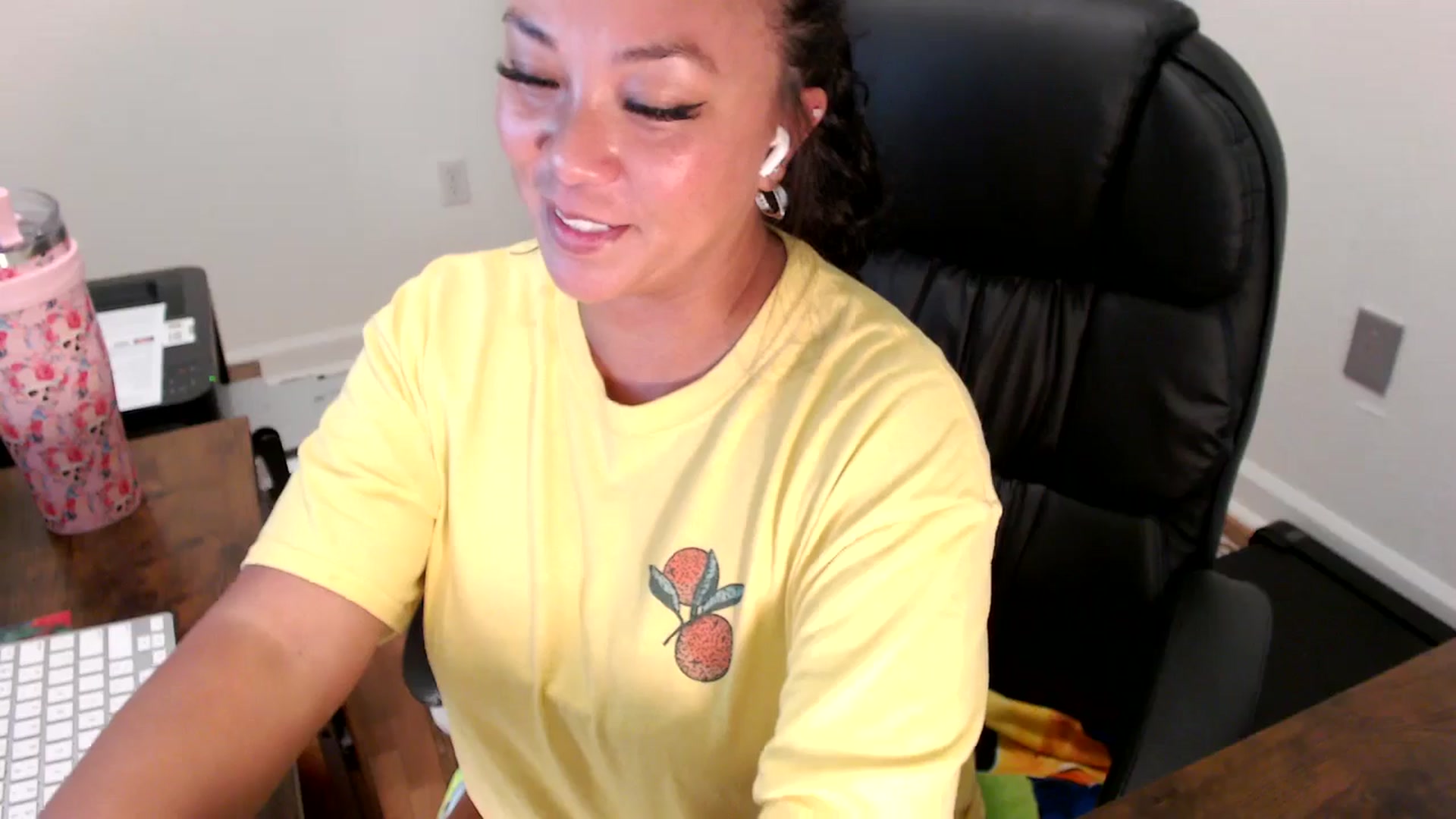 Gallery image thumbnail from MickaylaStar's myfreecams stream on, 07/25/2025, 16:26 image 17 of 20