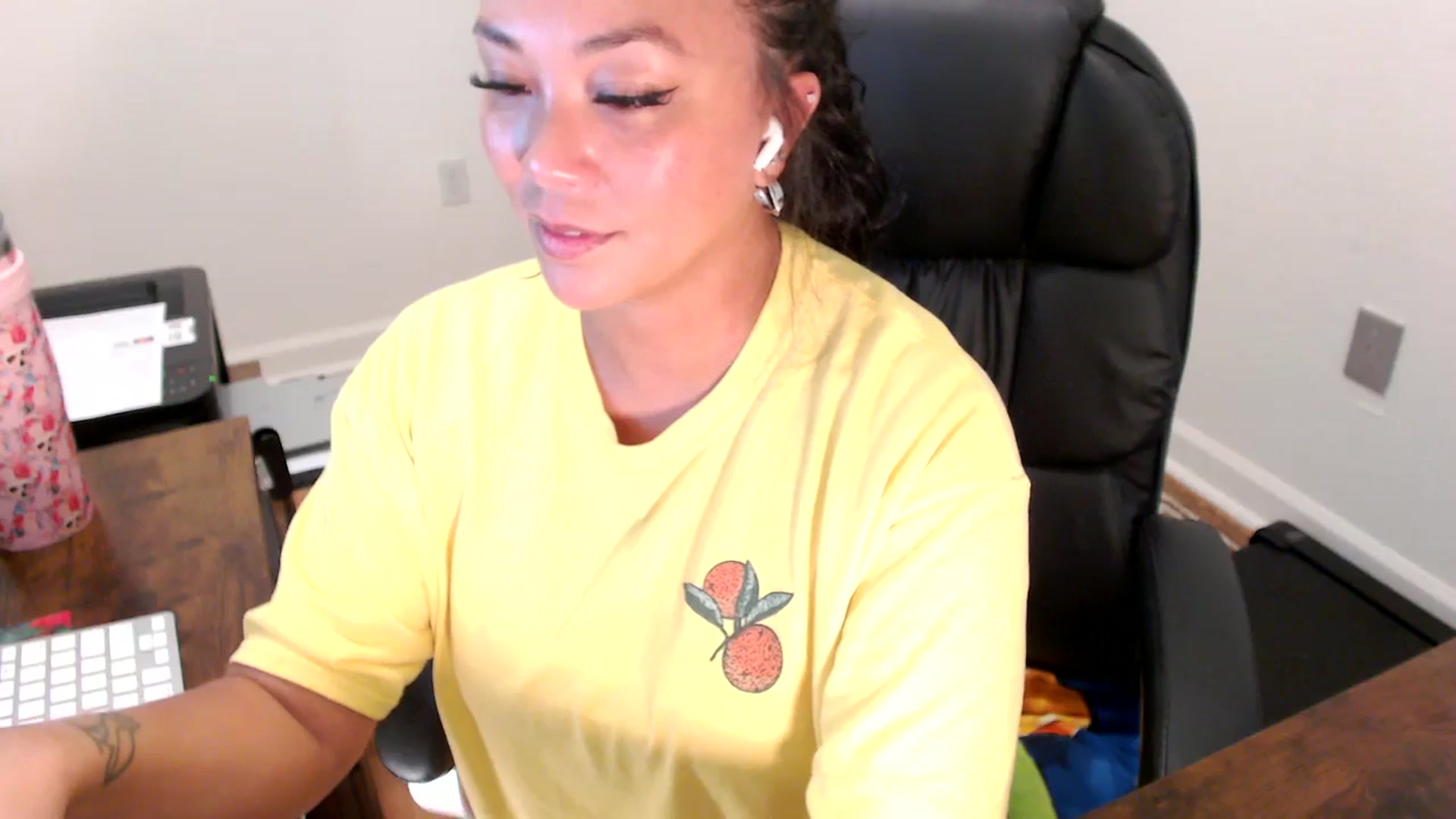 Gallery image thumbnail from MickaylaStar's myfreecams stream on, 07/25/2025, 16:26 image 7 of 20