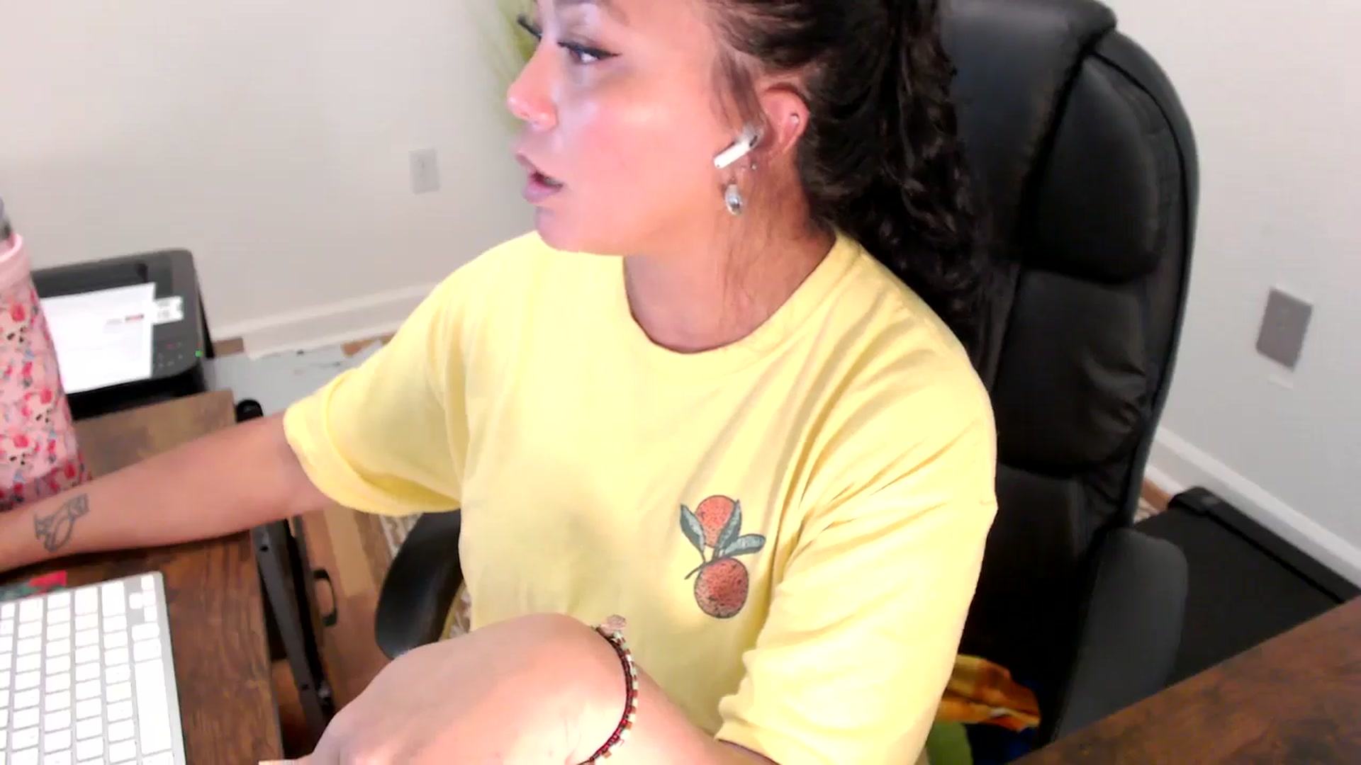 Gallery image thumbnail from MickaylaStar's myfreecams stream on, 07/25/2025, 16:26 image 11 of 20