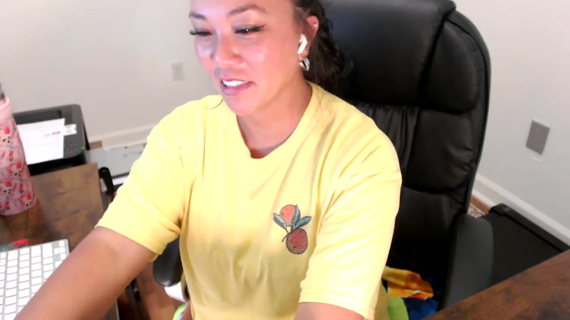 Gallery image thumbnail from MickaylaStar's myfreecams stream on, 07/25/2025, 16:26 image 8 of 20