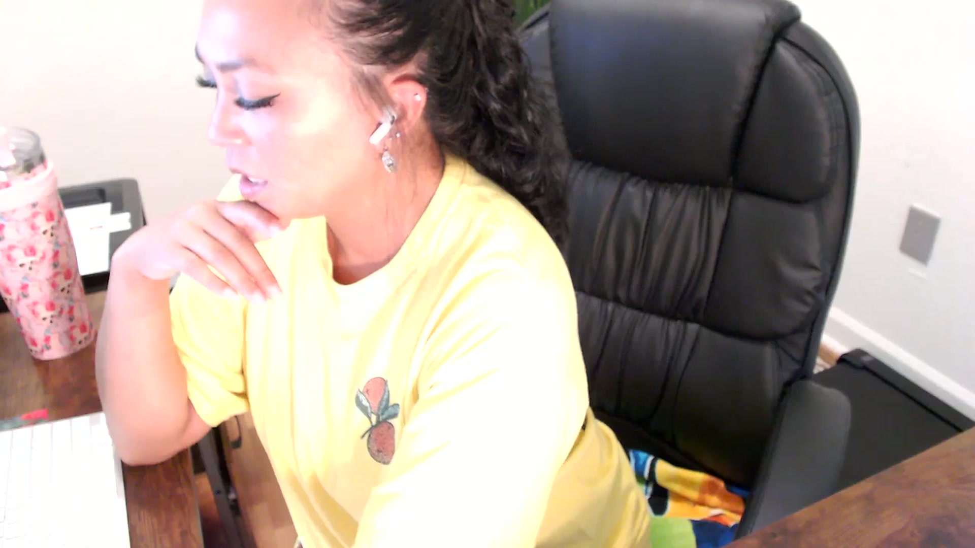 Gallery image thumbnail from MickaylaStar's myfreecams stream on, 07/25/2025, 16:26 image 13 of 20