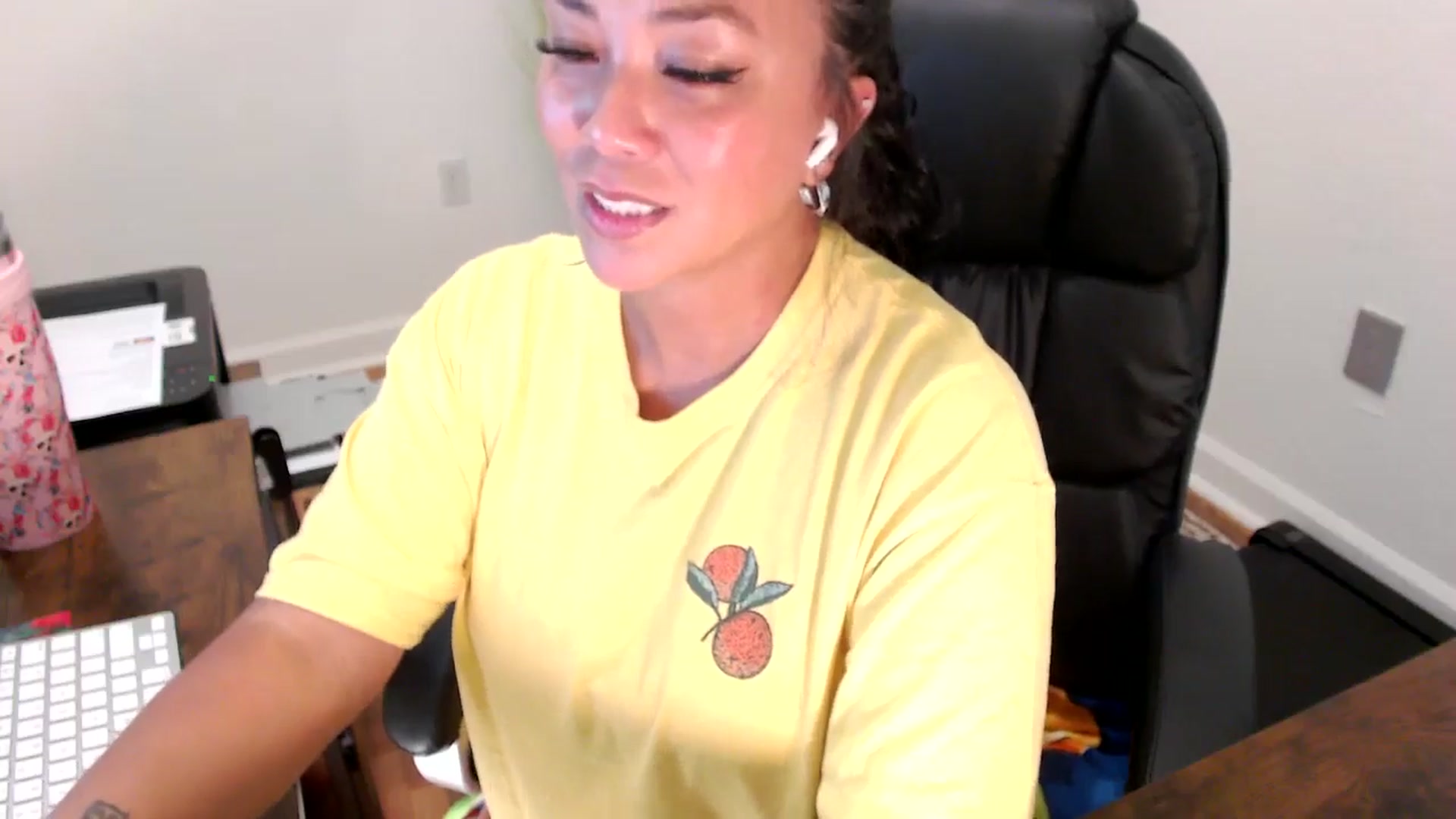 Gallery image thumbnail from MickaylaStar's myfreecams stream on, 07/25/2025, 16:26 image 6 of 20