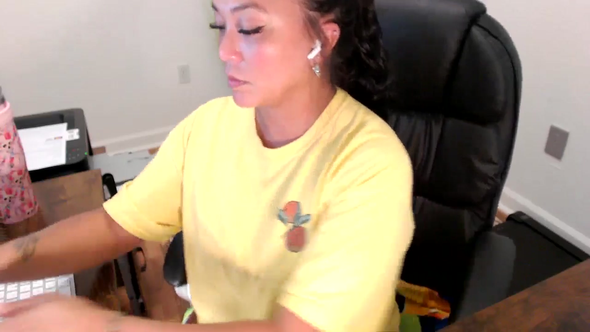 Gallery image thumbnail from MickaylaStar's myfreecams stream on, 07/25/2025, 16:26 image 12 of 20