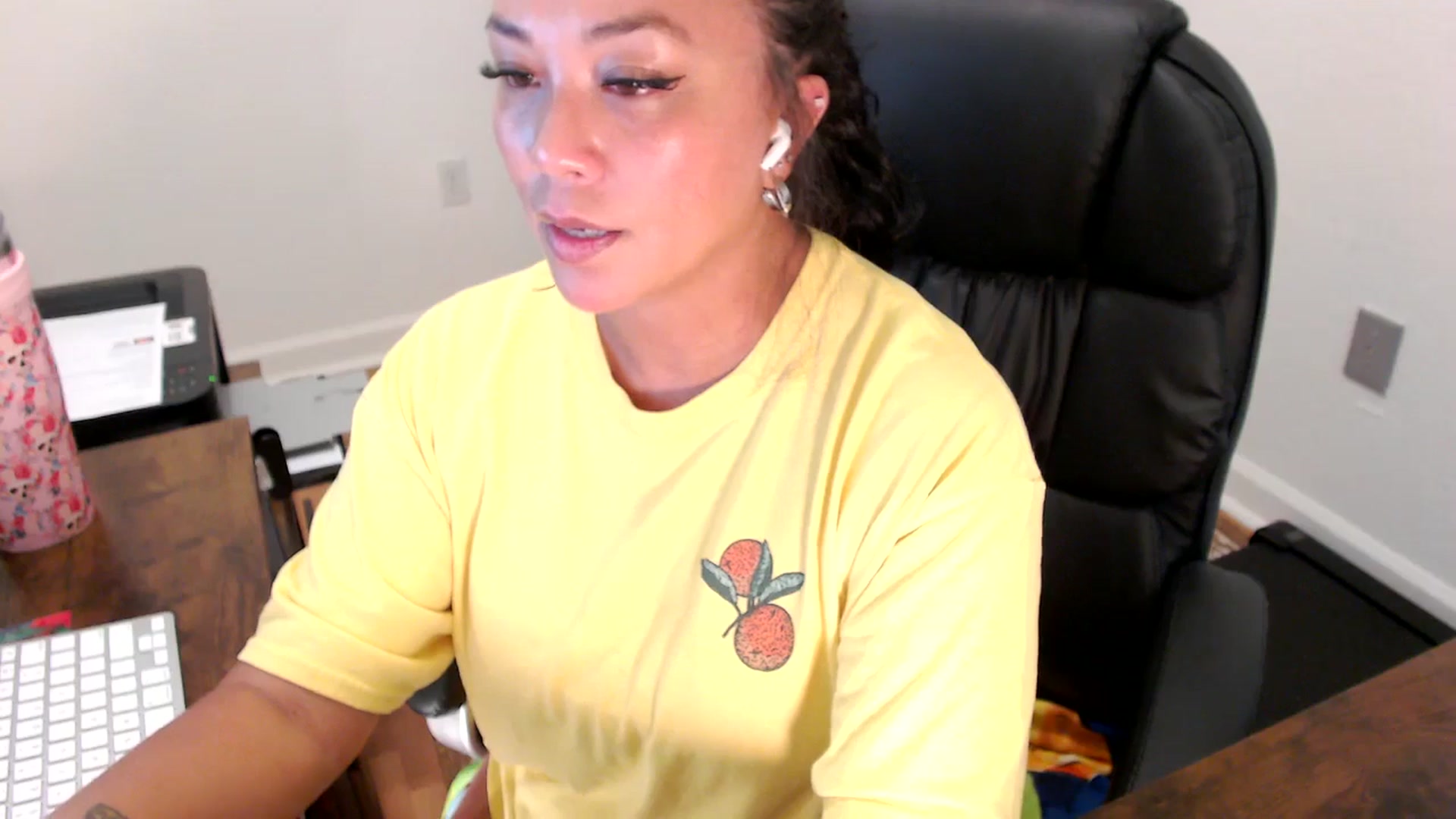 Gallery image thumbnail from MickaylaStar's myfreecams stream on, 07/25/2025, 16:26 image 10 of 20