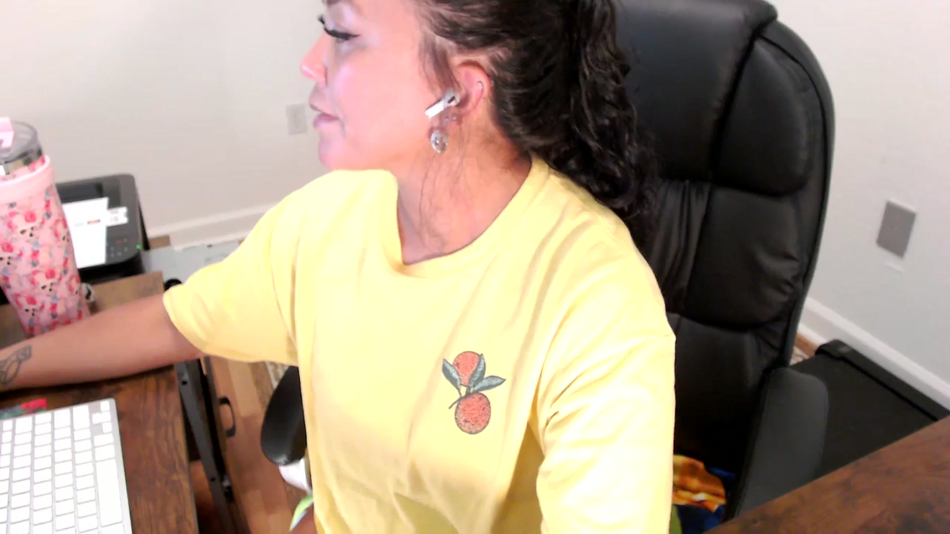 Gallery image thumbnail from MickaylaStar's myfreecams stream on, 07/25/2025, 16:26 image 2 of 20