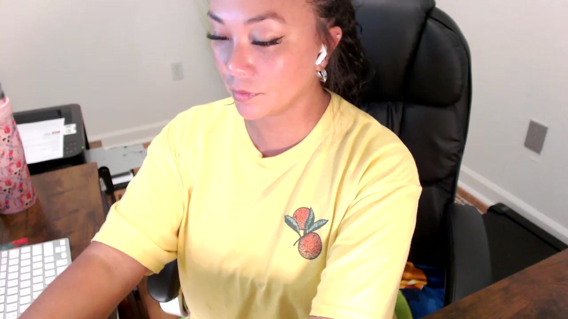 Gallery image thumbnail from MickaylaStar's myfreecams stream on, 07/25/2025, 16:26 image 3 of 20