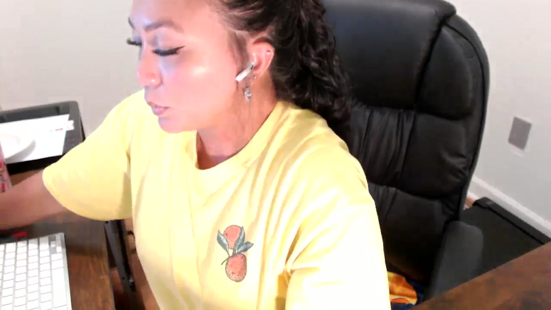 Gallery image thumbnail from MickaylaStar's myfreecams stream on, 07/25/2025, 17:03 image 2 of 20