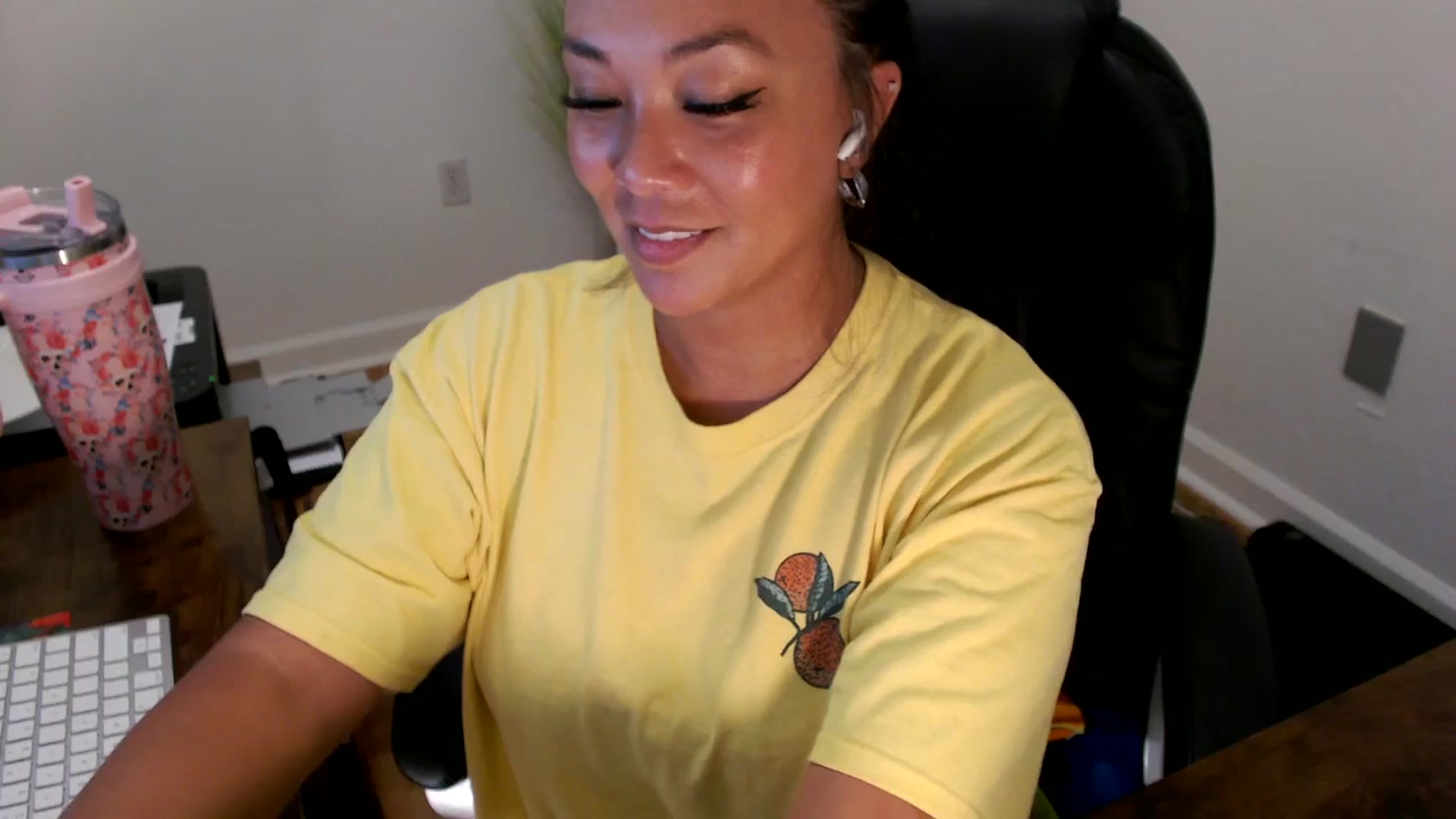 Gallery image thumbnail from MickaylaStar's myfreecams stream on, 07/25/2025, 17:28 image 14 of 20