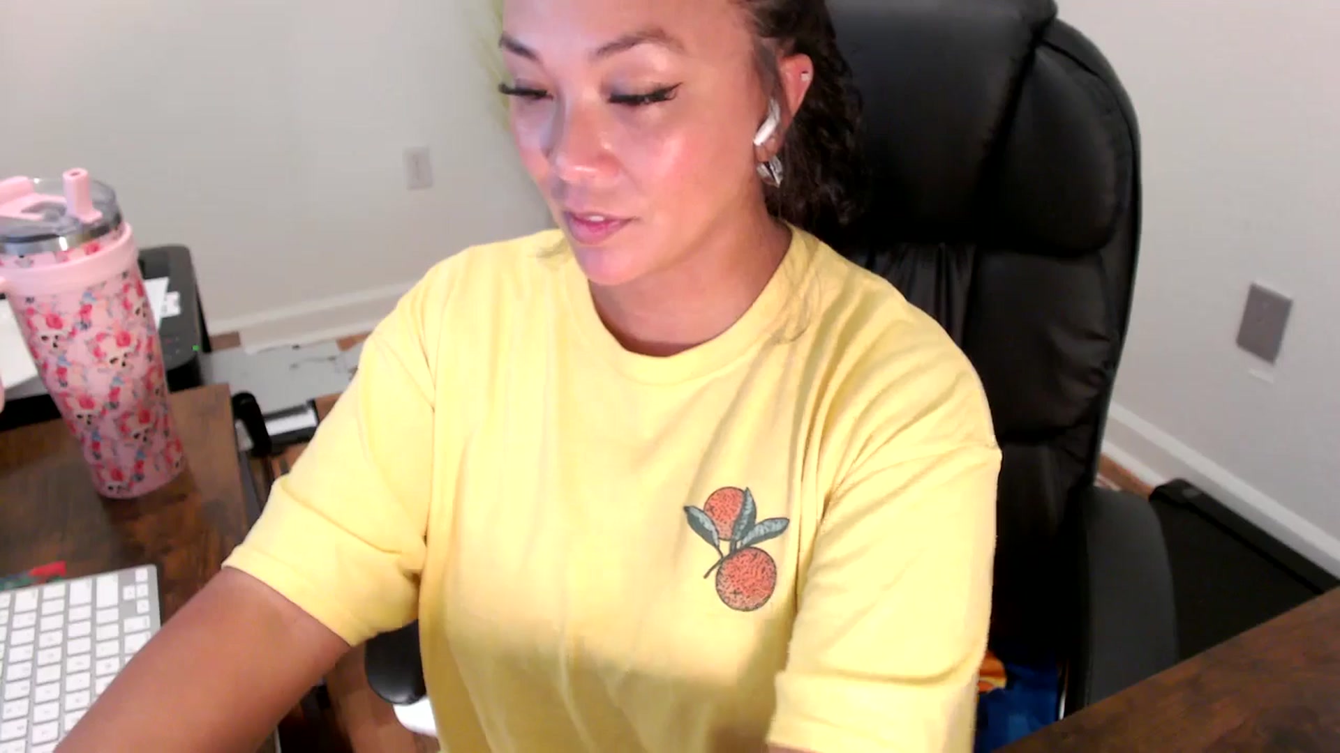 Gallery image thumbnail from MickaylaStar's myfreecams stream on, 07/25/2025, 17:28 image 7 of 20