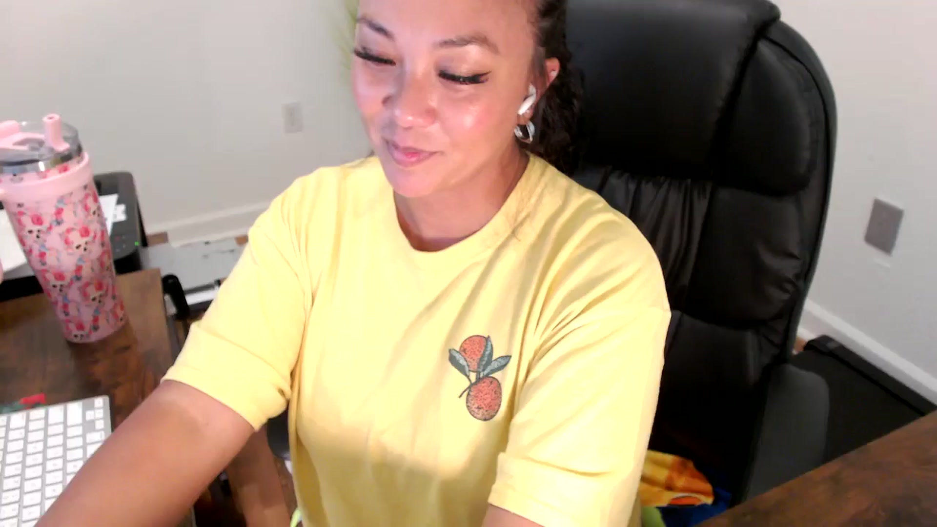 Gallery image thumbnail from MickaylaStar's myfreecams stream on, 07/25/2025, 17:28 image 11 of 20