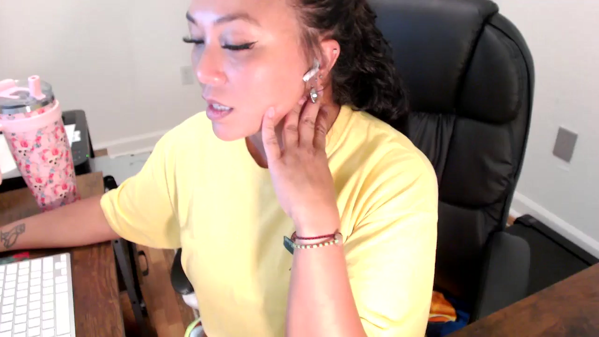 Gallery image thumbnail from MickaylaStar's myfreecams stream on, 07/25/2025, 17:28 image 8 of 20