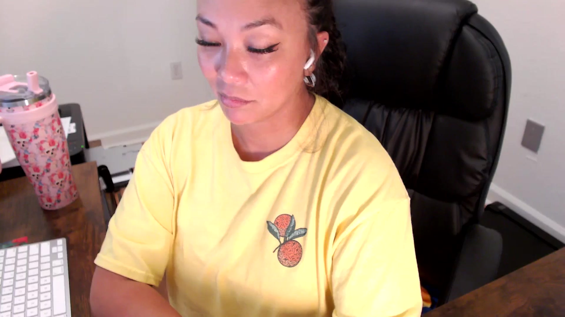 Gallery image thumbnail from MickaylaStar's myfreecams stream on, 07/25/2025, 17:28 image 6 of 20