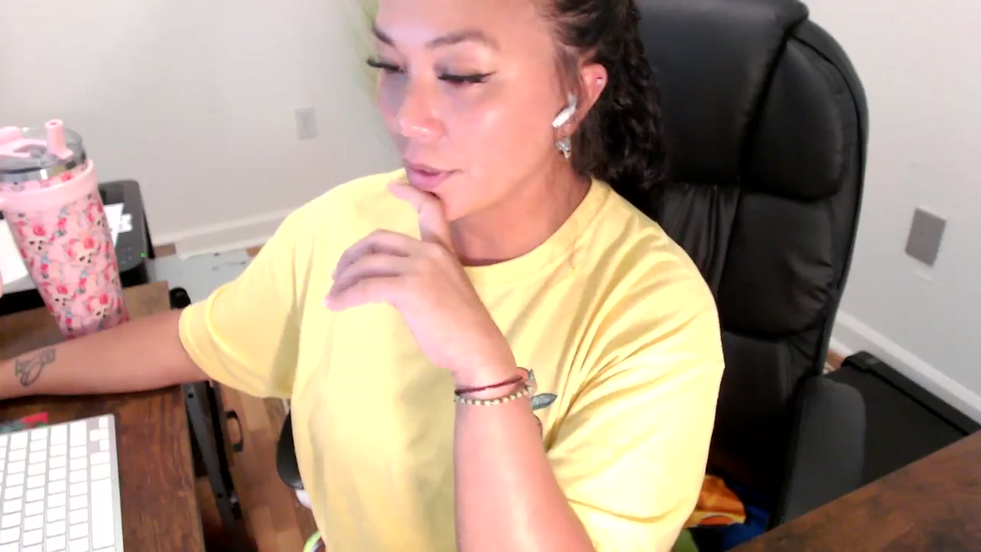 Gallery image thumbnail from MickaylaStar's myfreecams stream on, 07/25/2025, 17:28 image 12 of 20