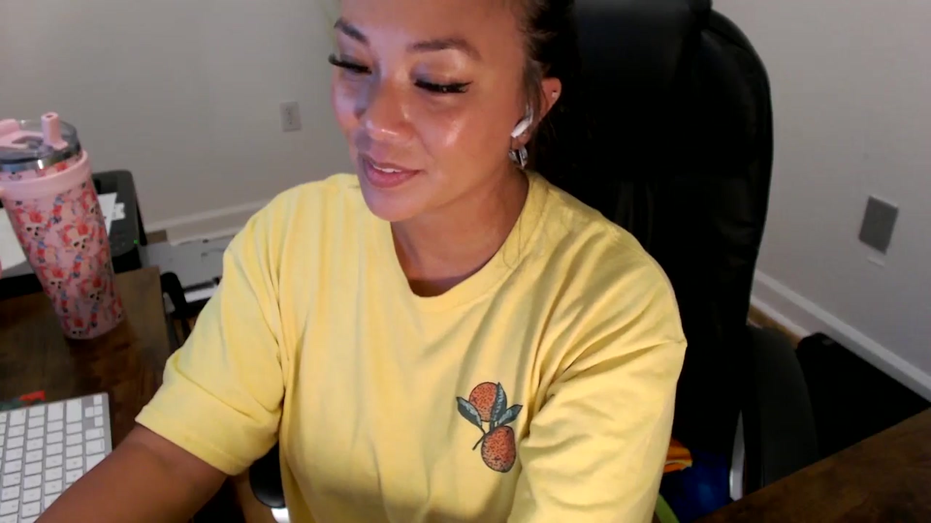 Gallery image thumbnail from MickaylaStar's myfreecams stream on, 07/25/2025, 17:28 image 15 of 20