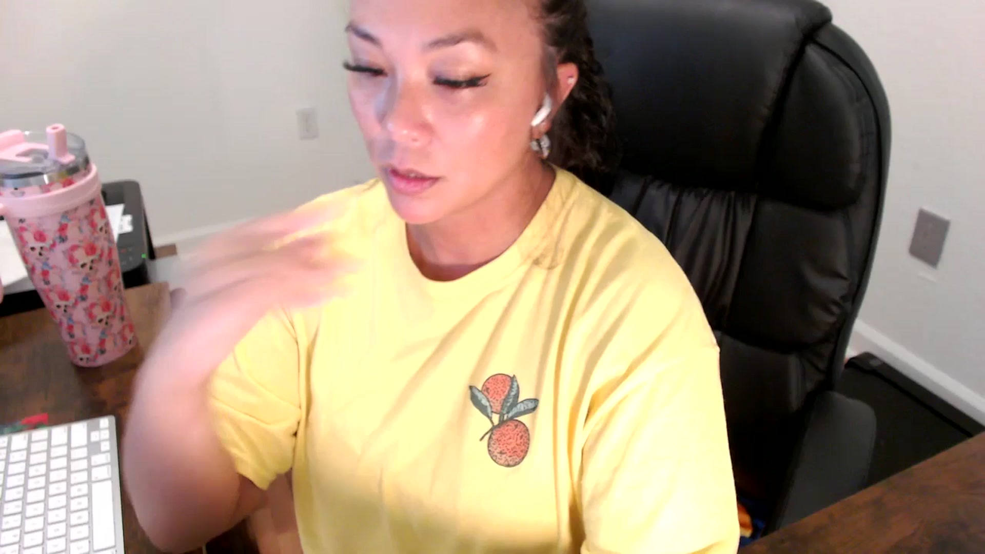 Gallery image thumbnail from MickaylaStar's myfreecams stream on, 07/25/2025, 17:28 image 5 of 20