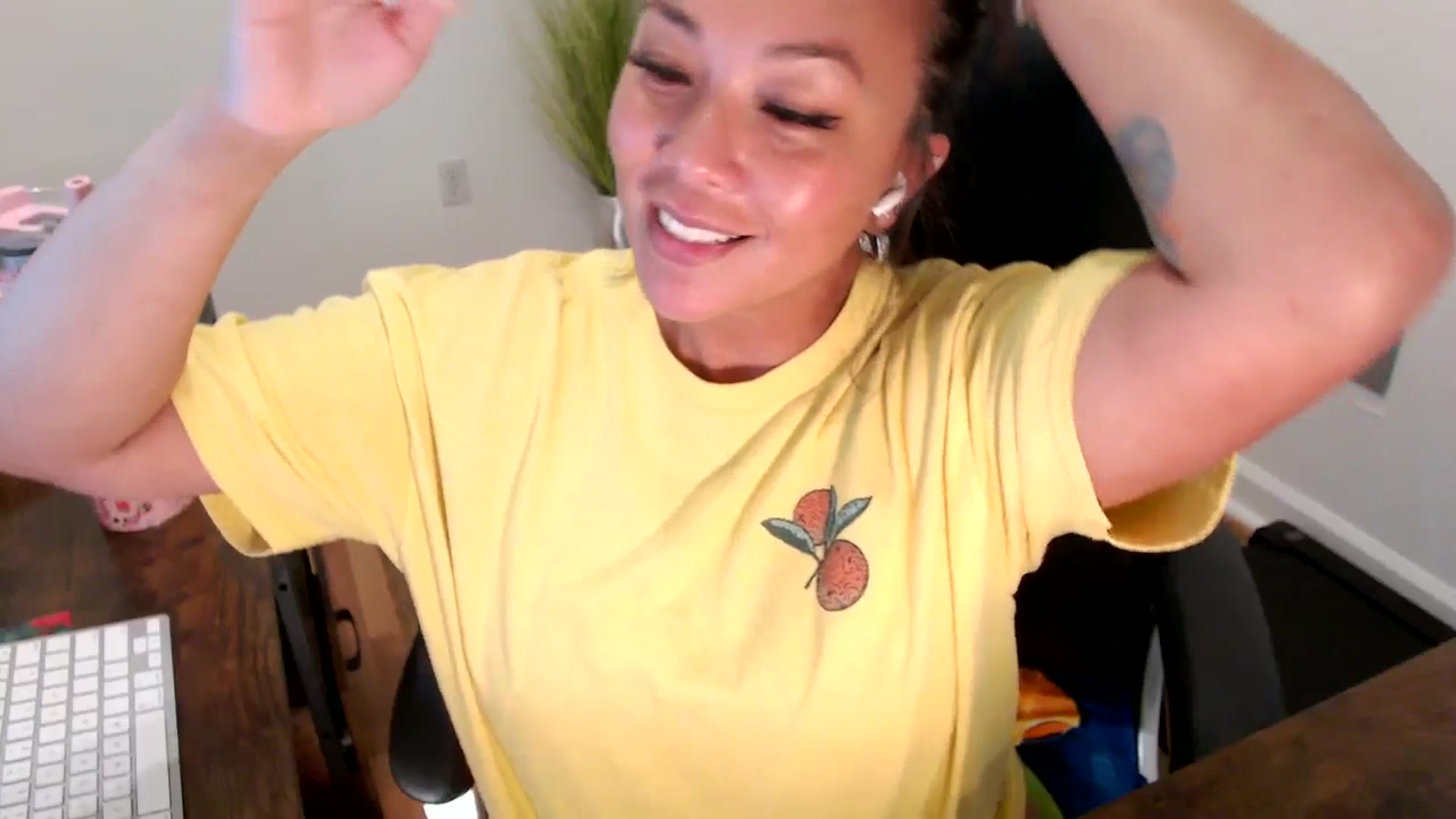 Gallery image thumbnail from MickaylaStar's myfreecams stream on, 07/25/2025, 17:28 image 13 of 20