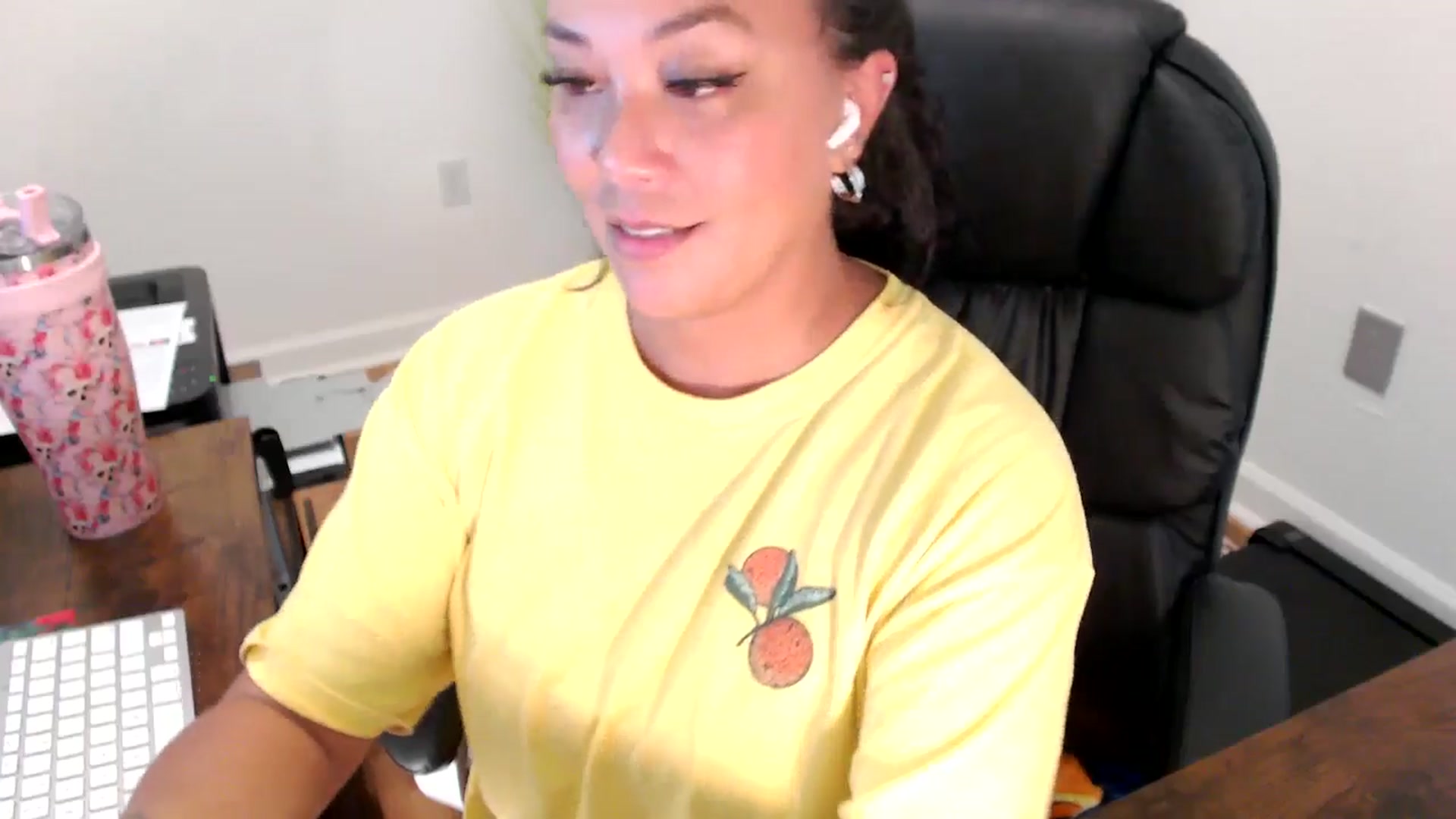 Gallery image thumbnail from MickaylaStar's myfreecams stream on, 07/25/2025, 19:30 image 6 of 20
