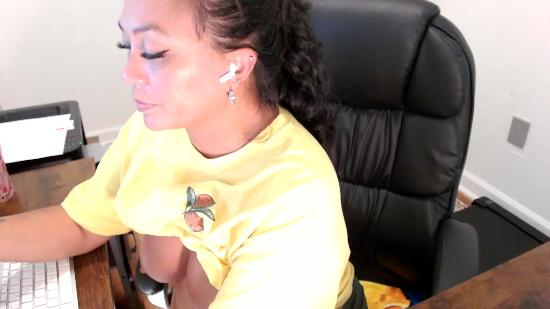 Gallery image thumbnail from MickaylaStar's myfreecams stream on, 07/25/2025, 19:30 image 1 of 20