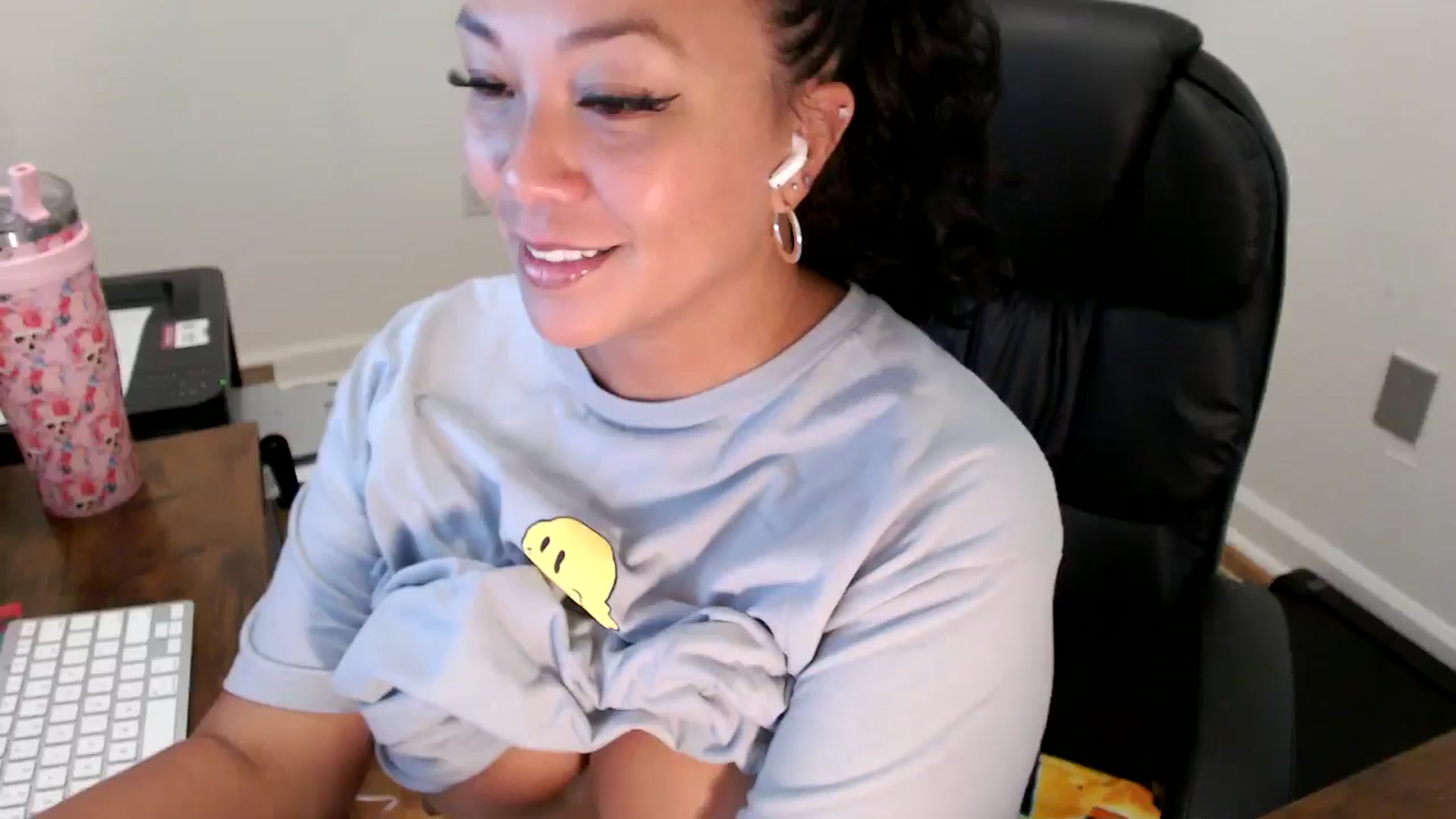 Gallery image thumbnail from MickaylaStar's myfreecams stream on, 07/28/2025, 16:07 image 8 of 20
