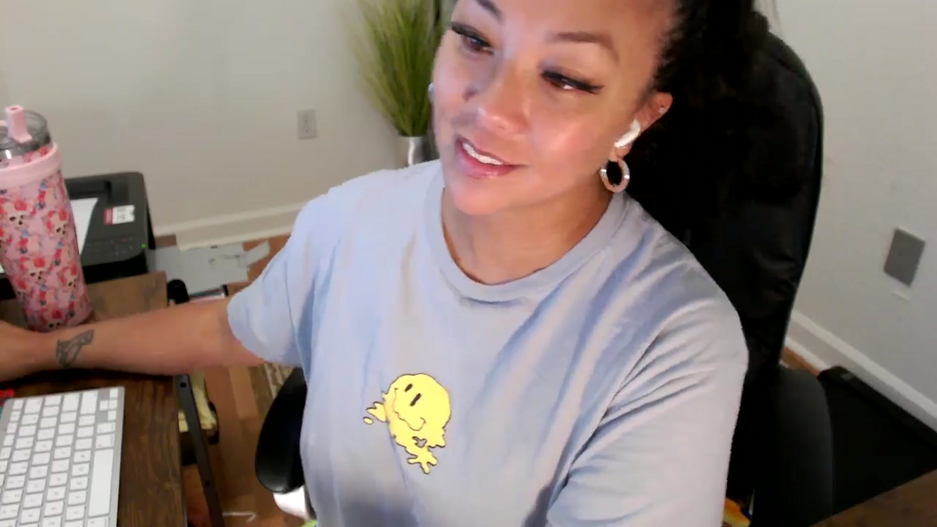 Gallery image thumbnail from MickaylaStar's myfreecams stream on, 07/28/2025, 16:07 image 14 of 20