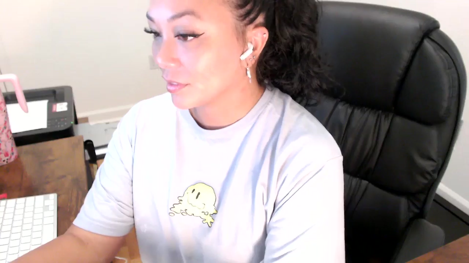 Gallery image thumbnail from MickaylaStar's myfreecams stream on, 07/28/2025, 16:52 image 14 of 20