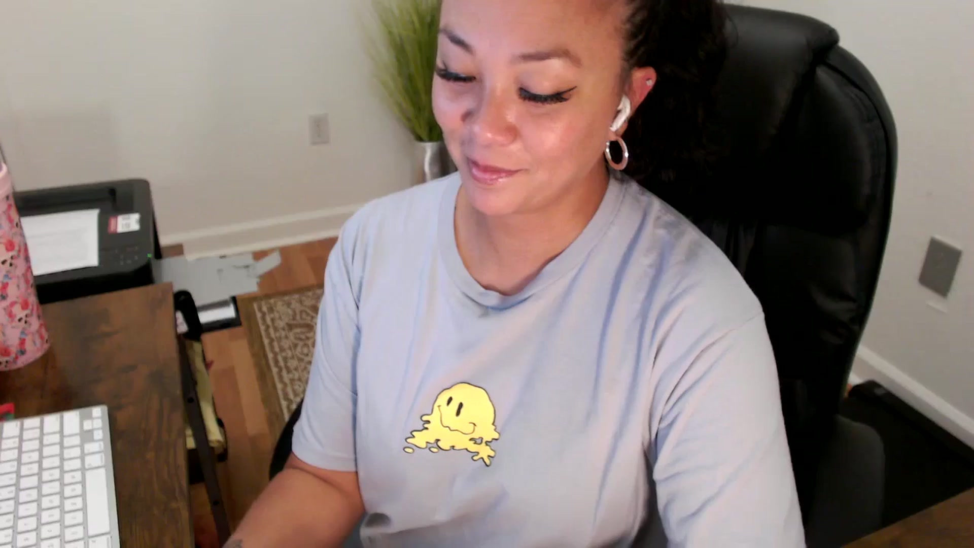 Gallery image thumbnail from MickaylaStar's myfreecams stream on, 07/28/2025, 17:45 image 6 of 20