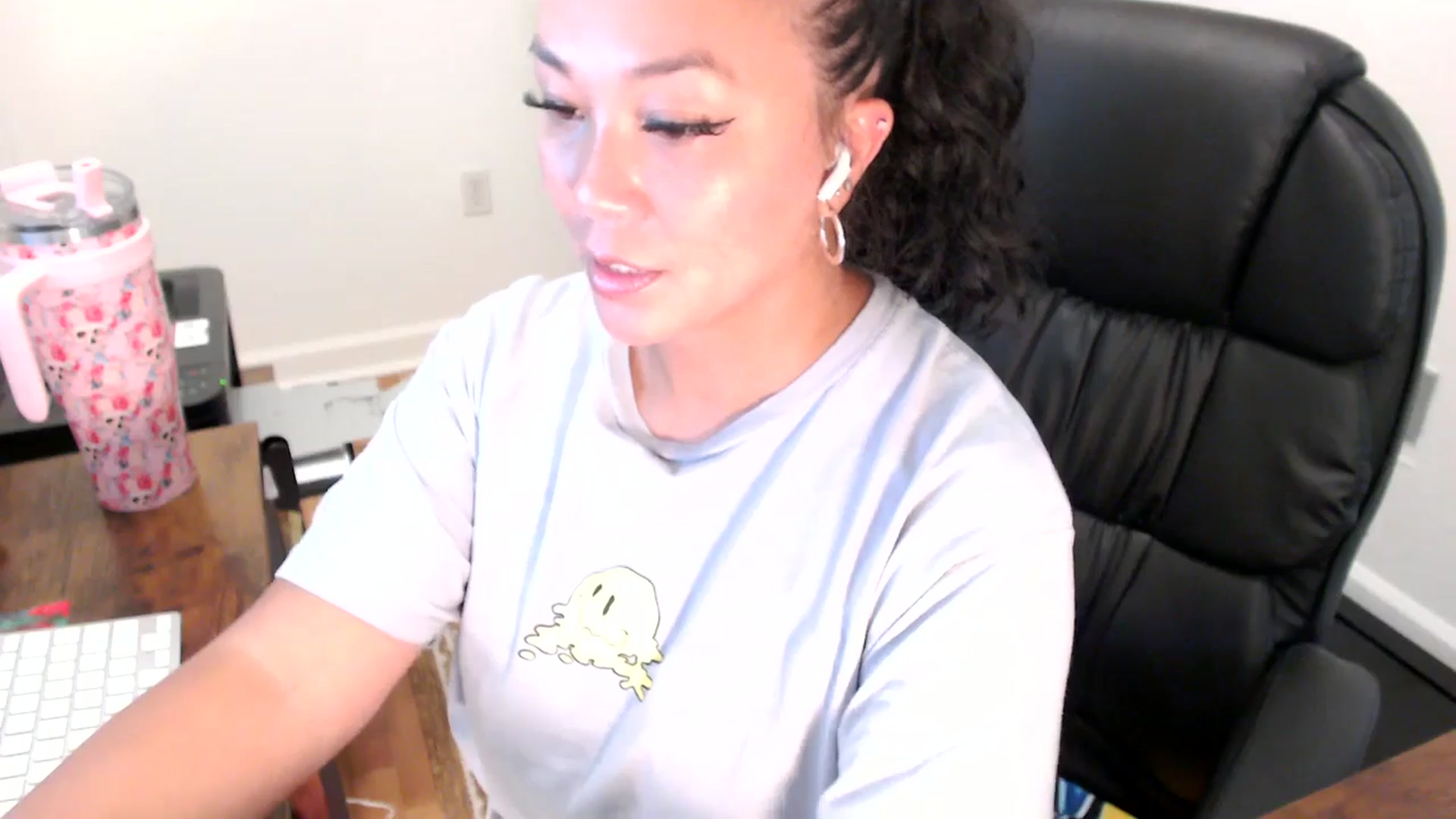 Gallery image thumbnail from MickaylaStar's myfreecams stream on, 07/28/2025, 18:23 image 14 of 20