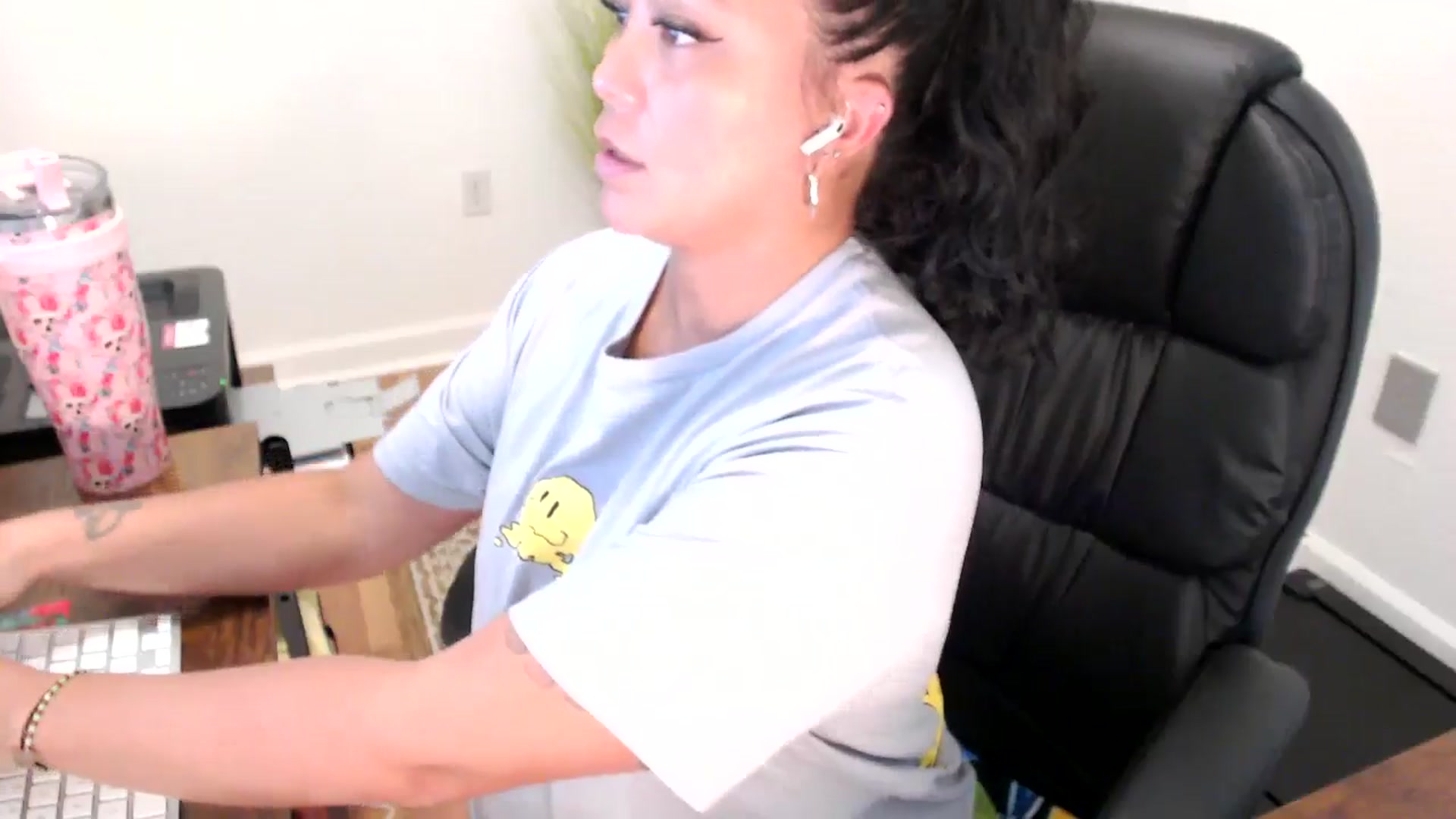 Gallery image thumbnail from MickaylaStar's myfreecams stream on, 07/28/2025, 18:23 image 6 of 20
