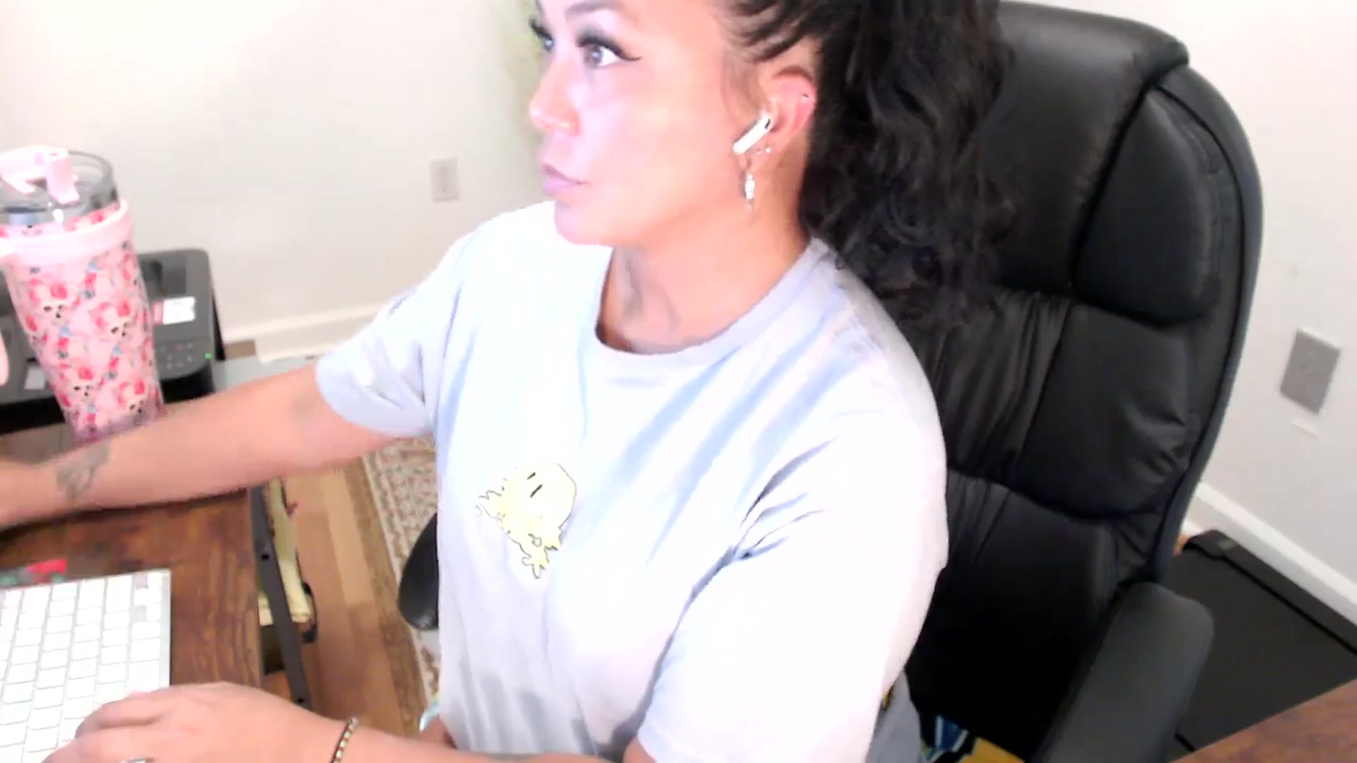 Gallery image thumbnail from MickaylaStar's myfreecams stream on, 07/28/2025, 18:23 image 3 of 20
