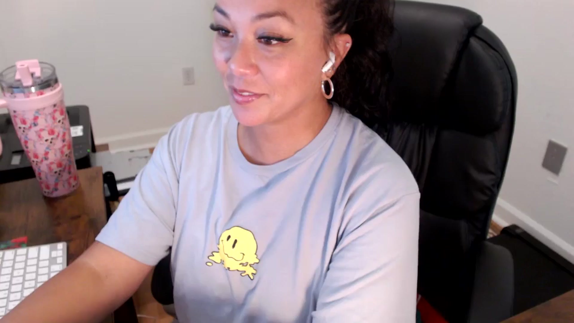 Gallery image thumbnail from MickaylaStar's myfreecams stream on, 07/28/2025, 19:17 image 15 of 20