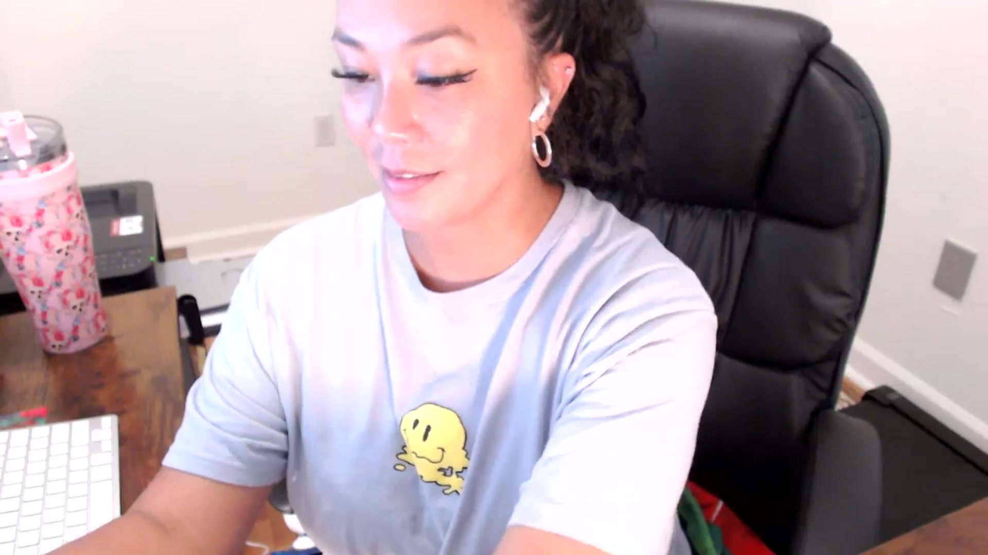 Gallery image thumbnail from MickaylaStar's myfreecams stream on, 07/28/2025, 19:17 image 6 of 20