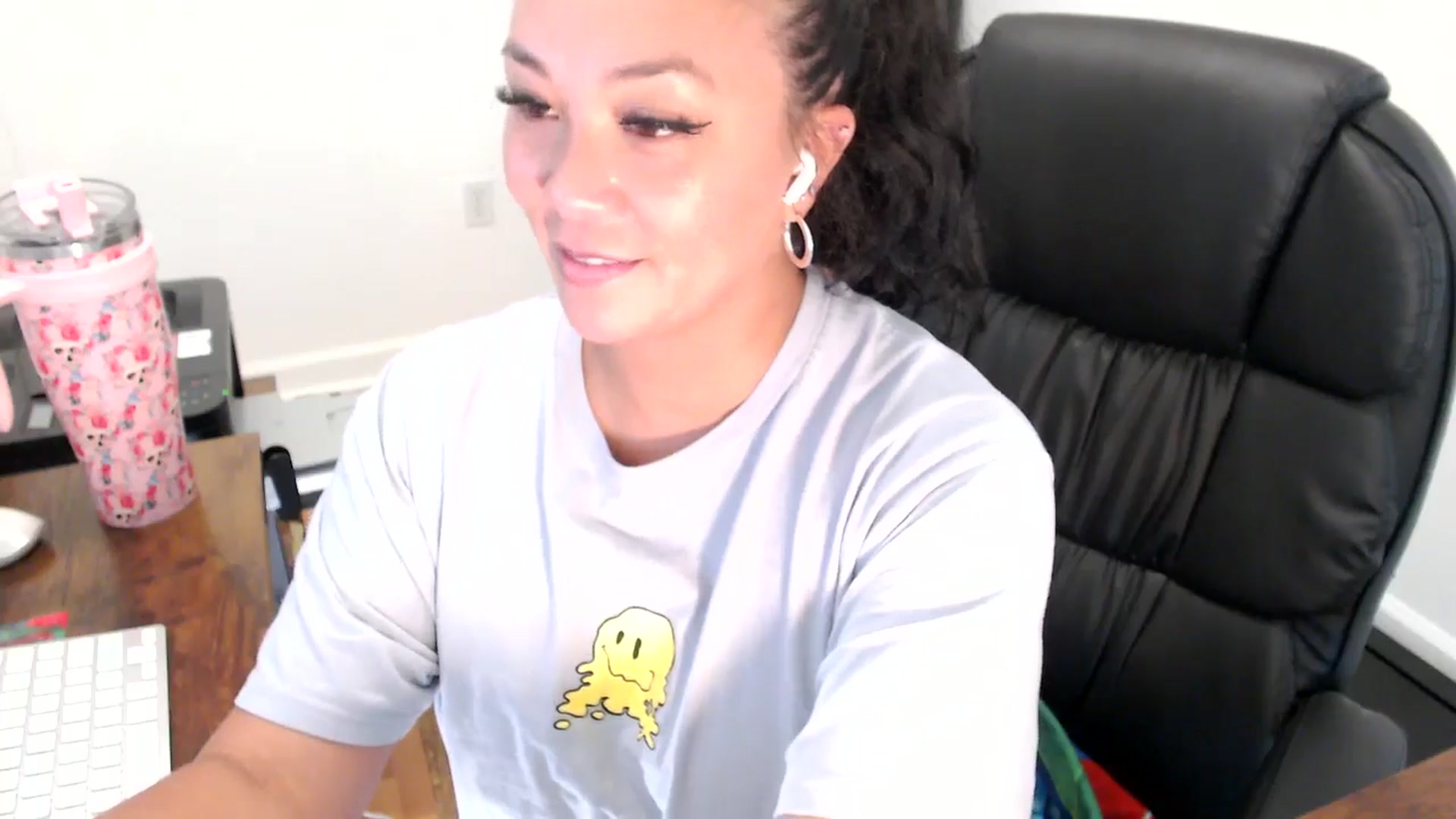 Gallery image thumbnail from MickaylaStar's myfreecams stream on, 07/28/2025, 20:08 image 8 of 20