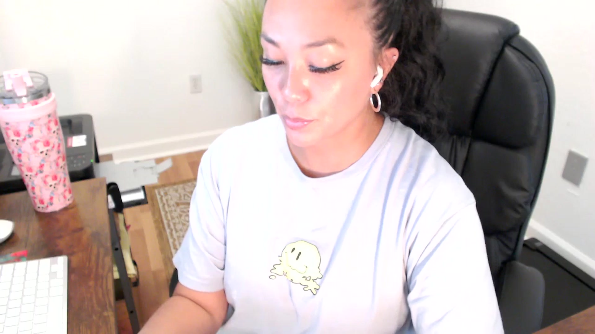 Gallery image thumbnail from MickaylaStar's myfreecams stream on, 07/28/2025, 20:08 image 2 of 20