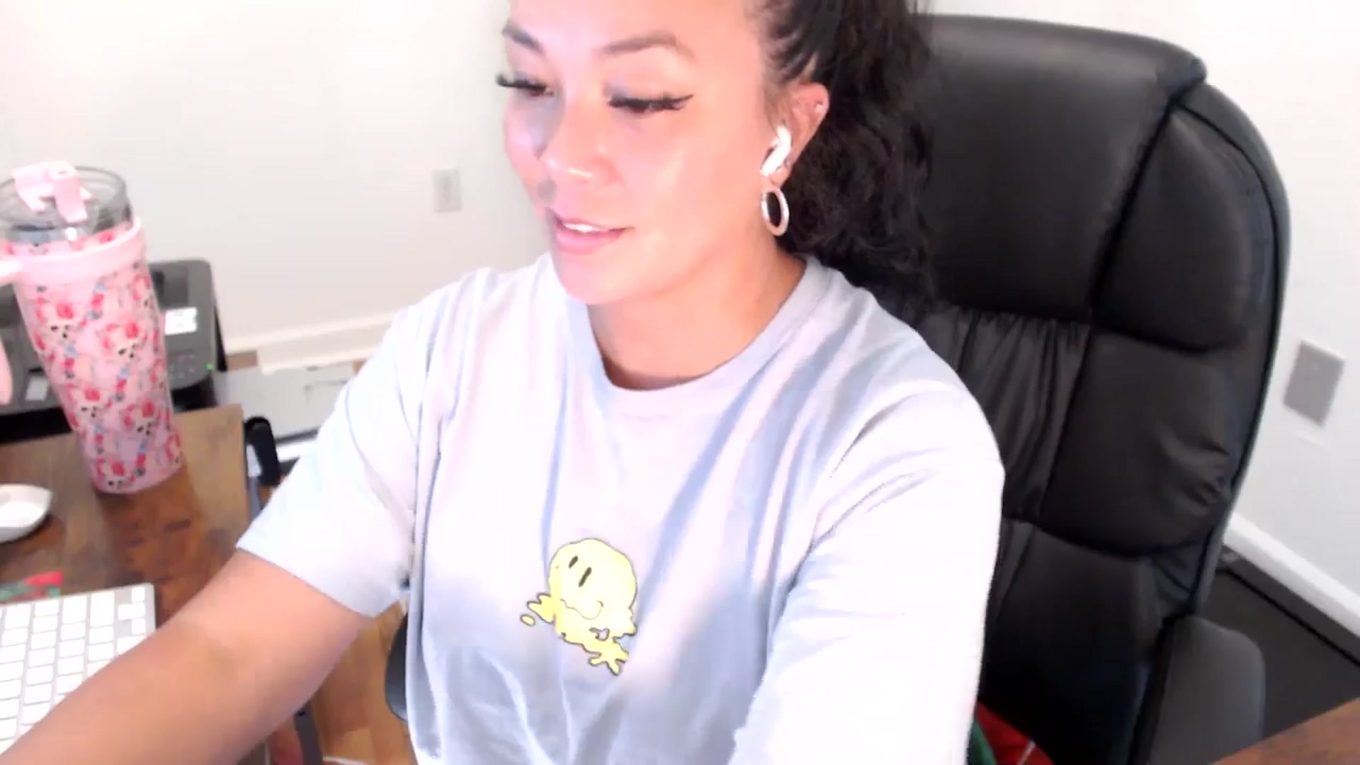 Gallery image thumbnail from MickaylaStar's myfreecams stream on, 07/28/2025, 20:08 image 12 of 20