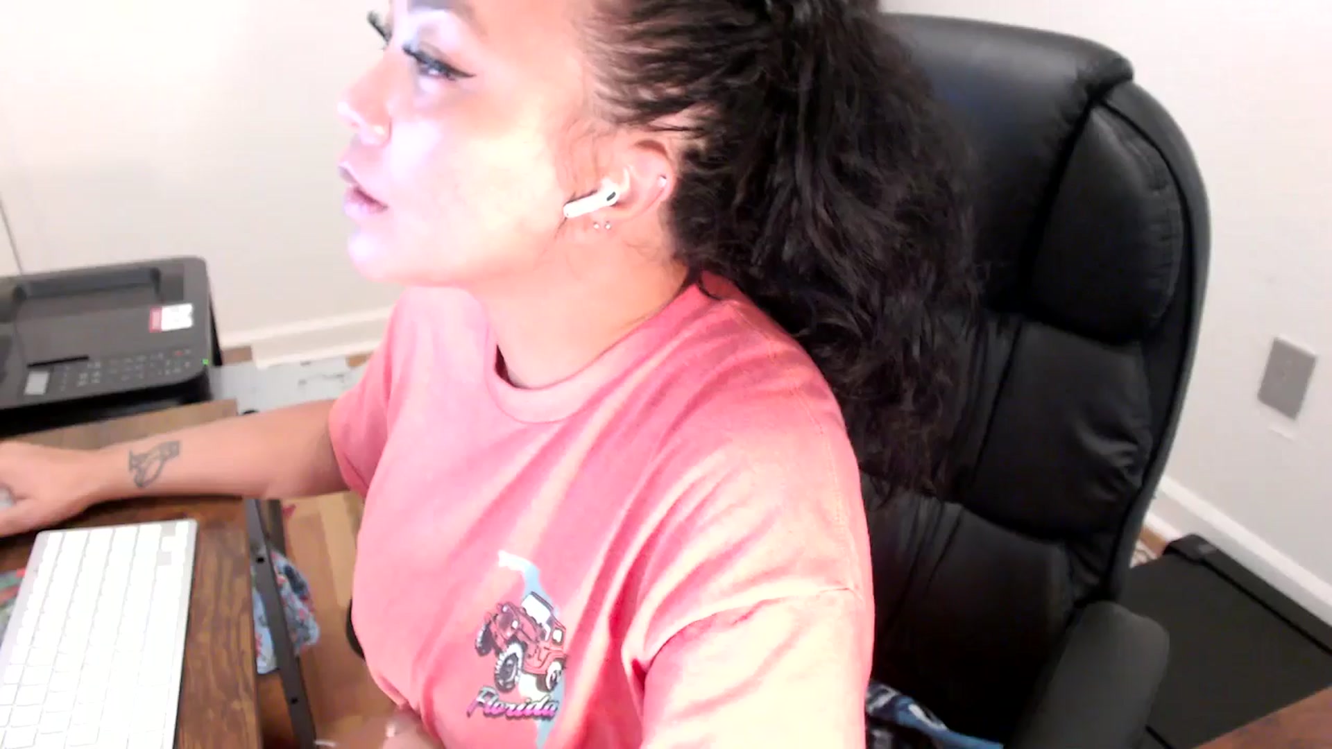 Gallery image thumbnail from MickaylaStar's myfreecams stream on, 07/29/2025, 14:46 image 15 of 20