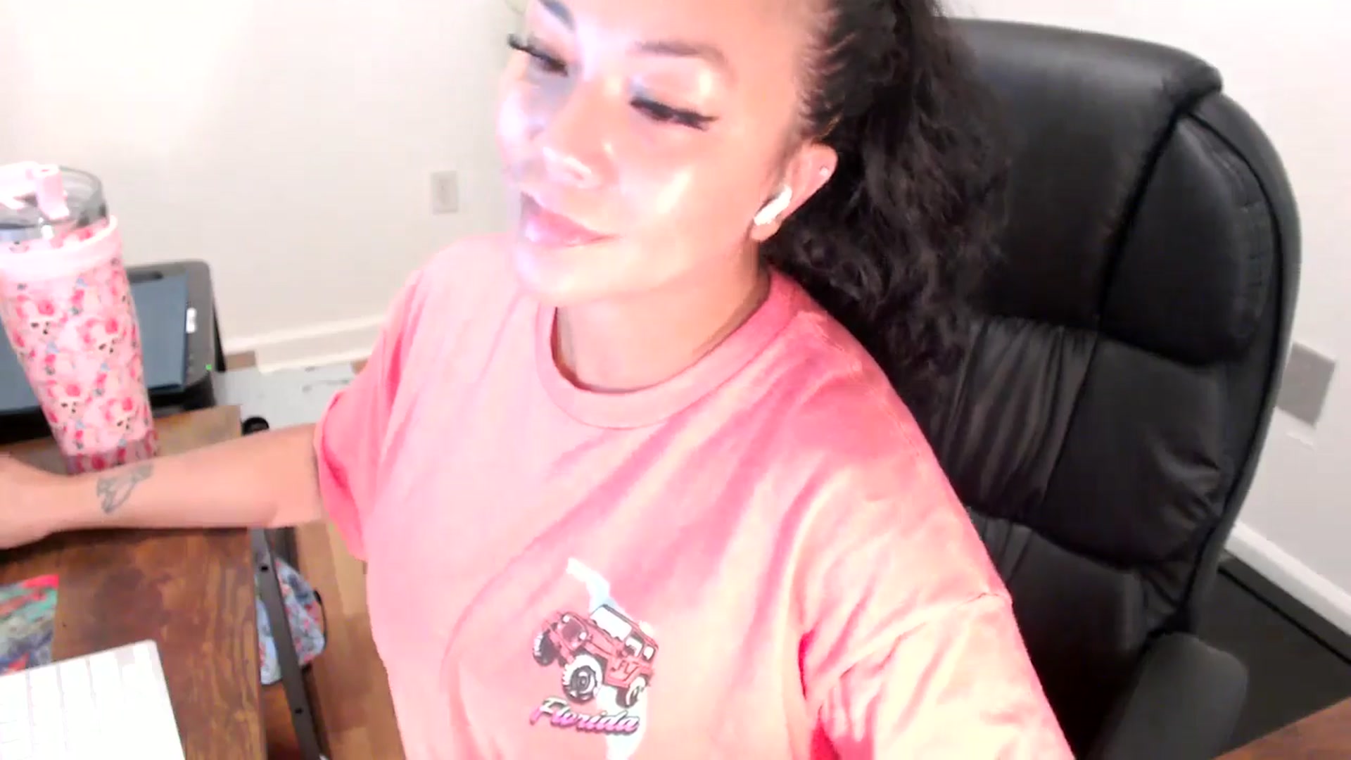 Gallery image thumbnail from MickaylaStar's myfreecams stream on, 07/29/2025, 15:49 image 3 of 20