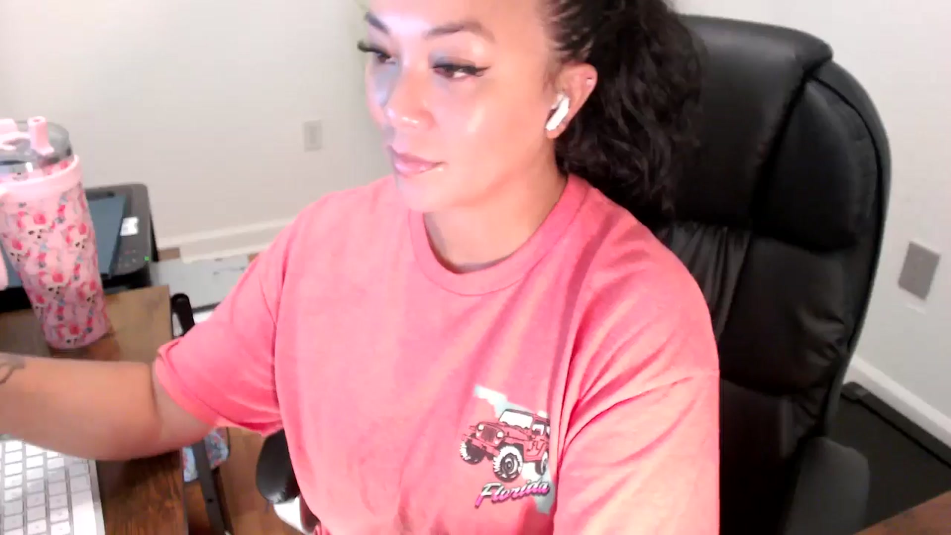 Gallery image thumbnail from MickaylaStar's myfreecams stream on, 07/29/2025, 16:51 image 6 of 20