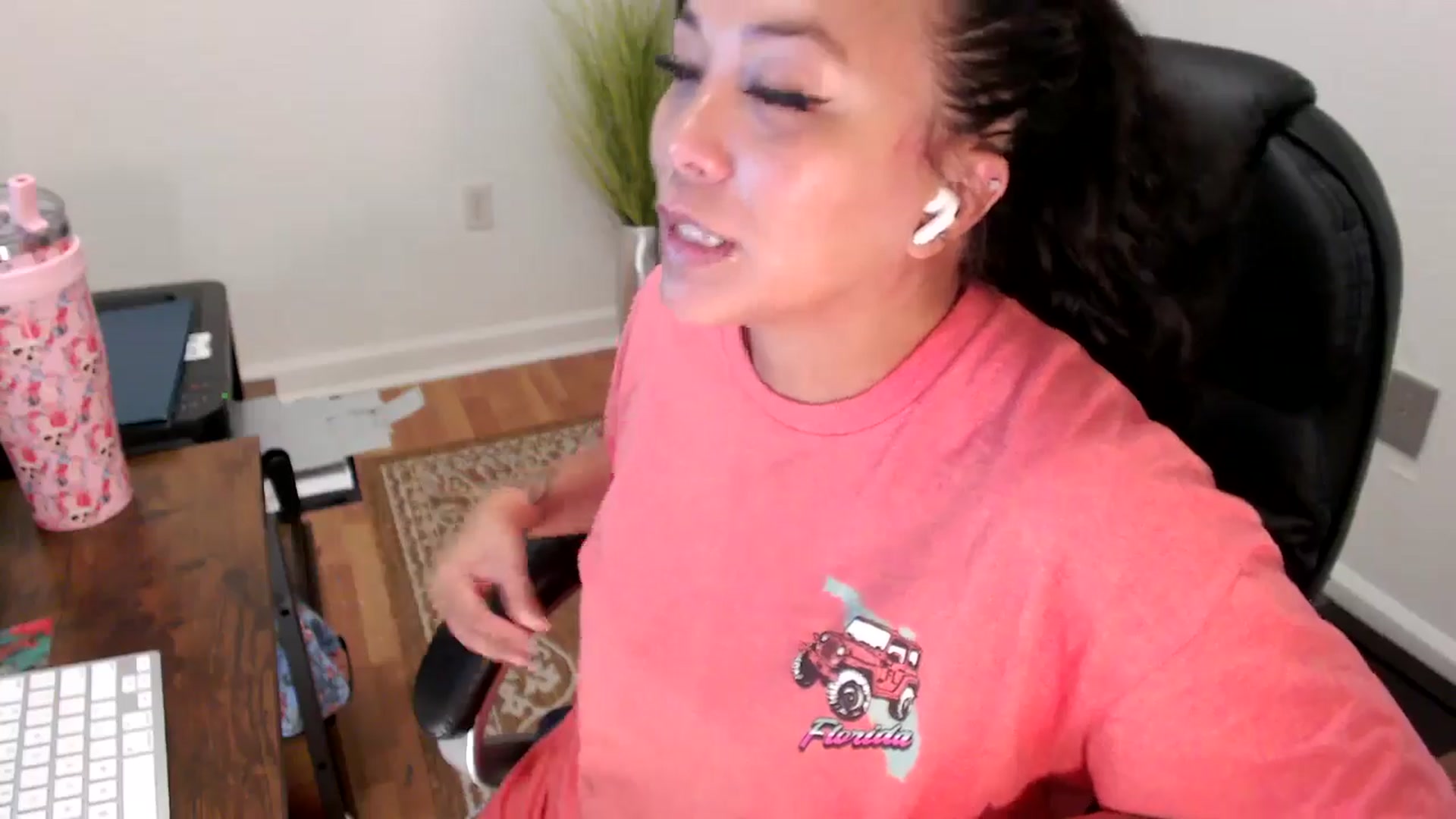 Gallery image thumbnail from MickaylaStar's myfreecams stream on, 07/29/2025, 16:51 image 12 of 20