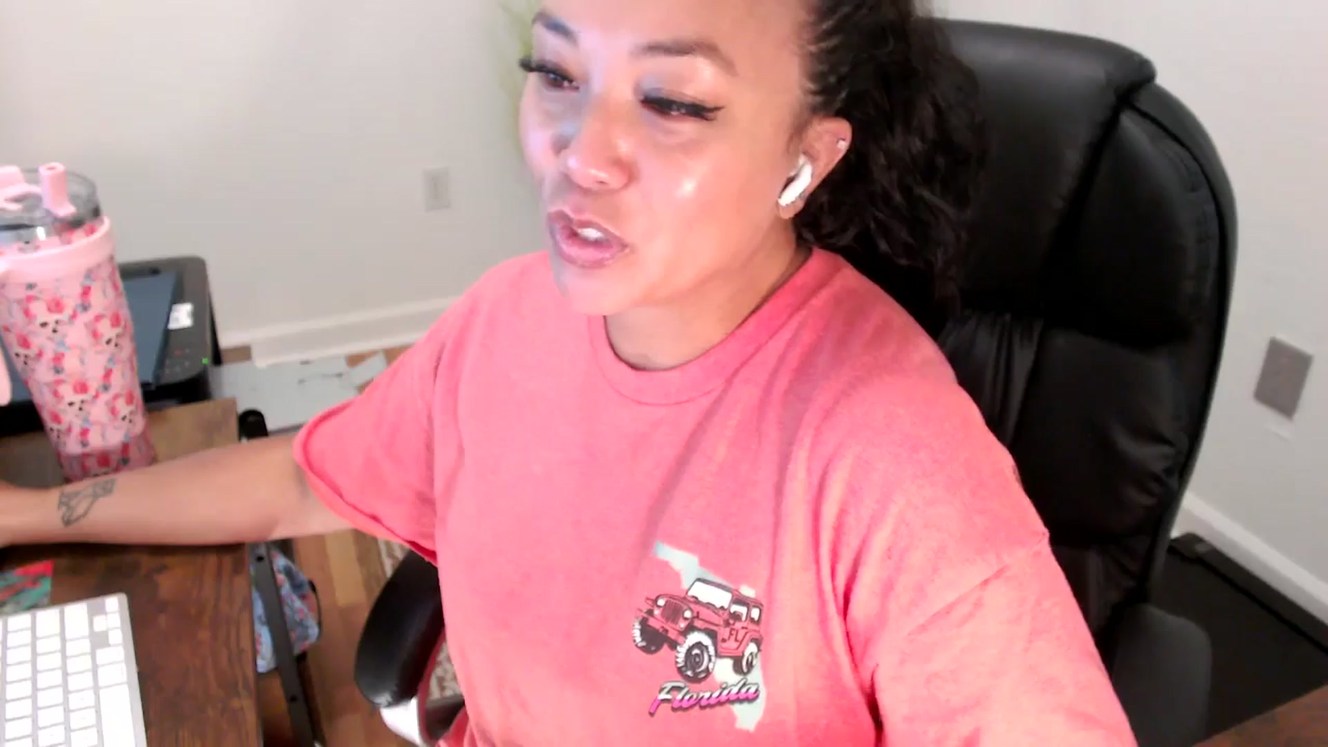 Gallery image thumbnail from MickaylaStar's myfreecams stream on, 07/29/2025, 16:51 image 5 of 20